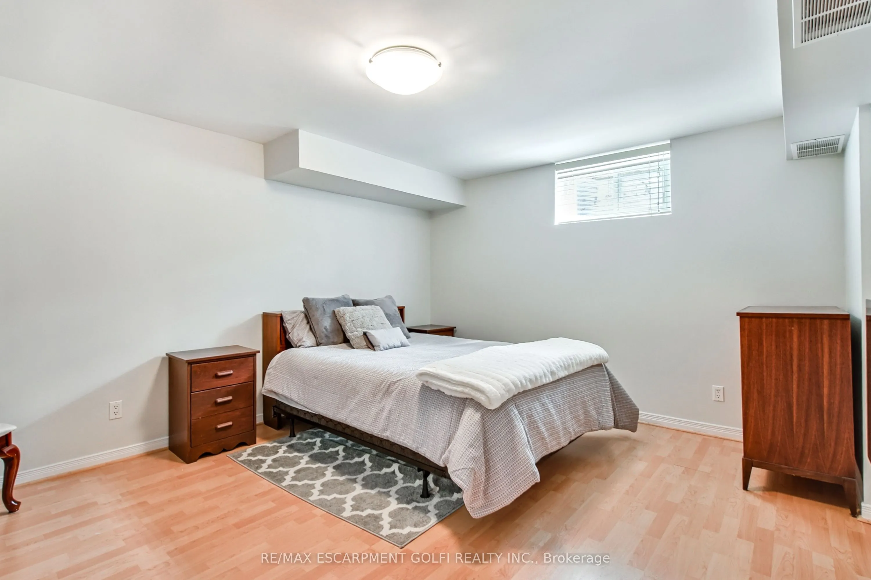 24 JOHN MARTIN Crescent