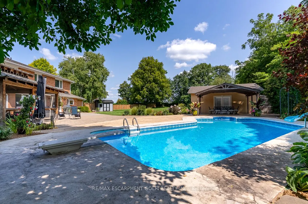 24 JOHN MARTIN Crescent