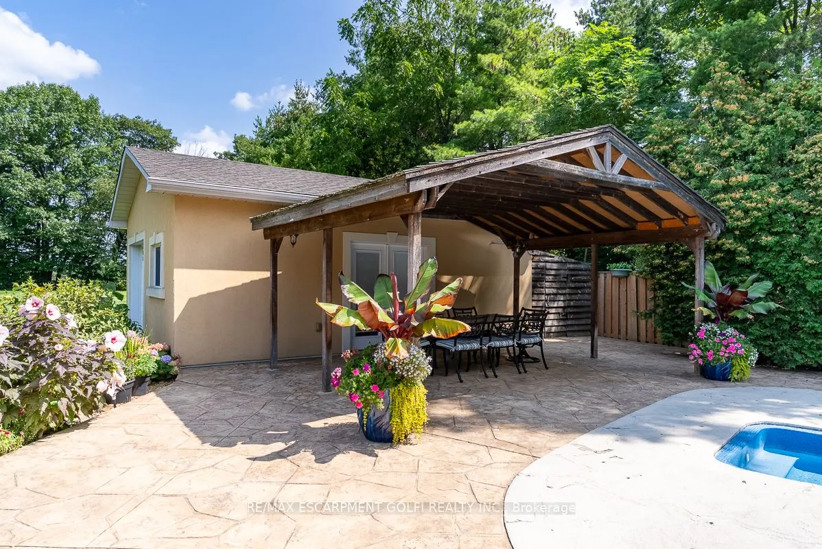 24 JOHN MARTIN Crescent