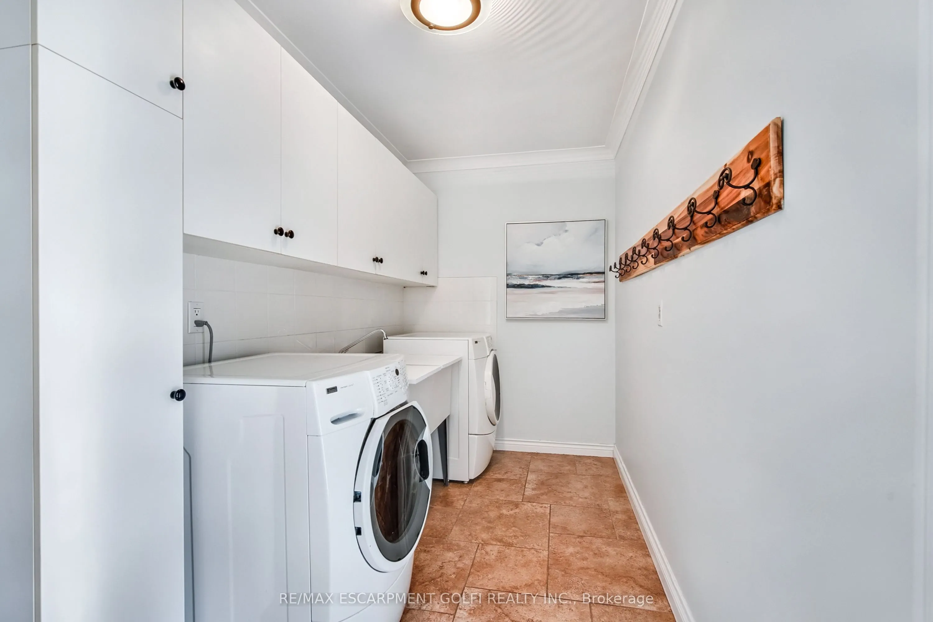 24 JOHN MARTIN Crescent