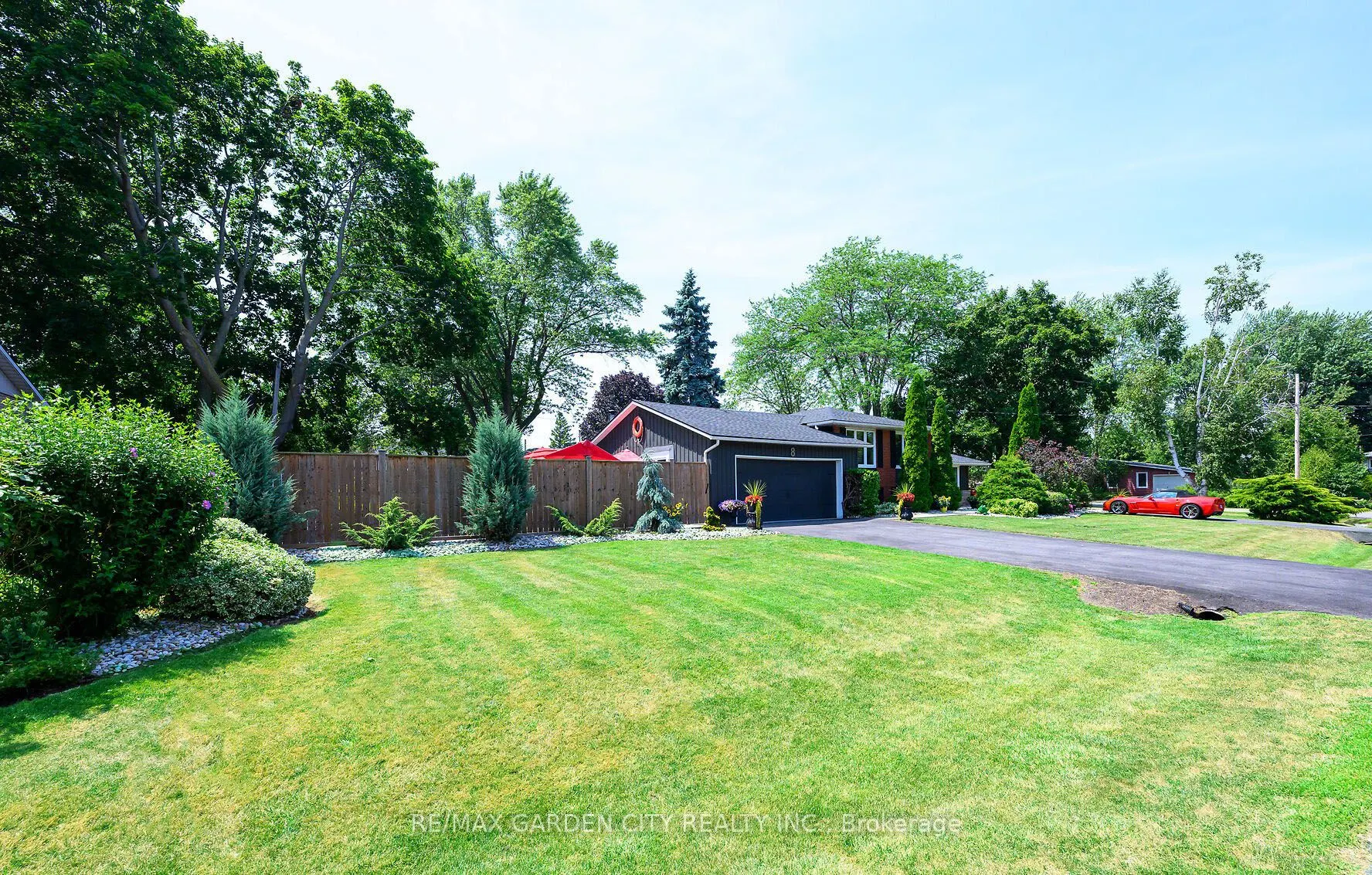 8 BENDAMERE Drive