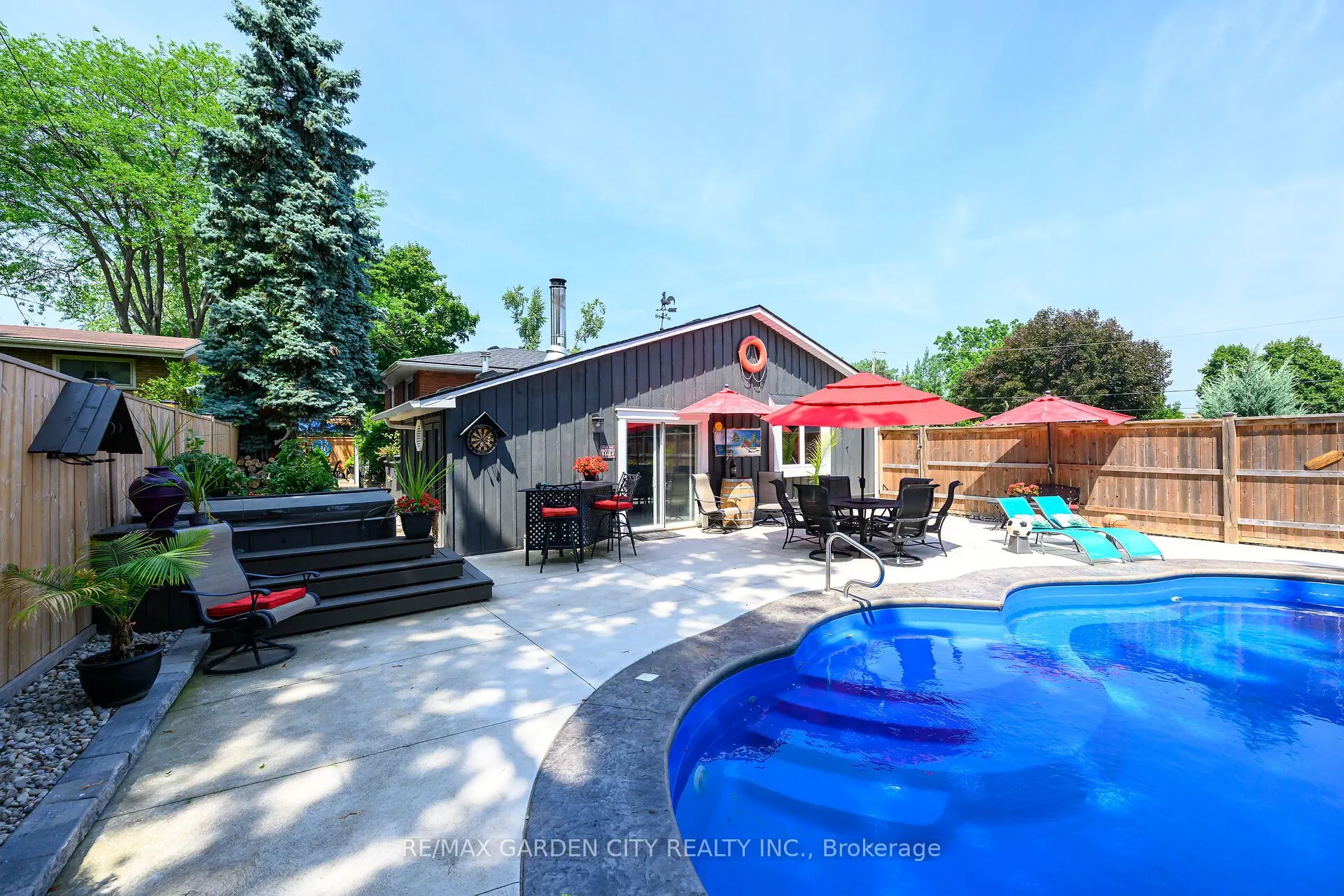 8 BENDAMERE Drive
