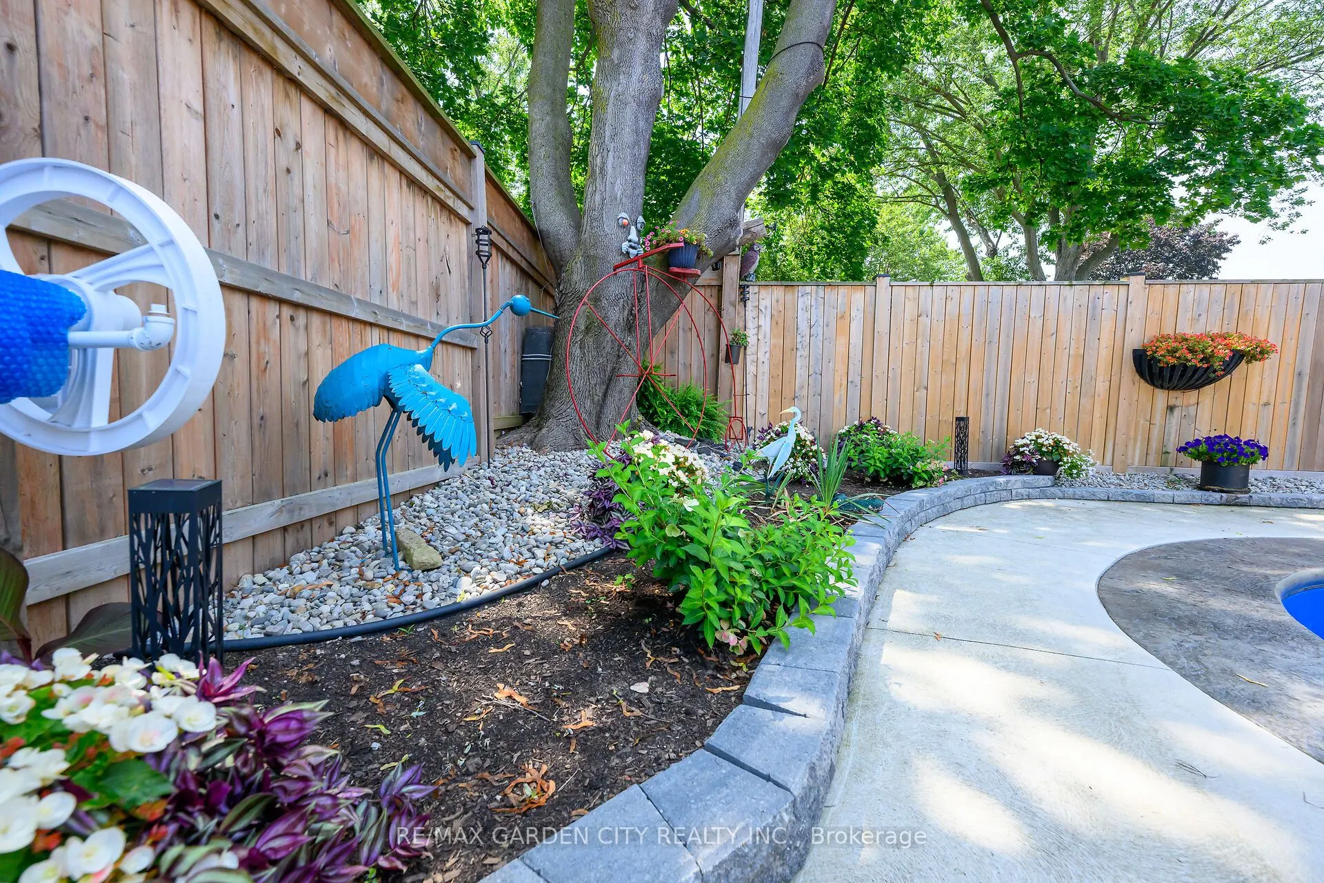 8 BENDAMERE Drive