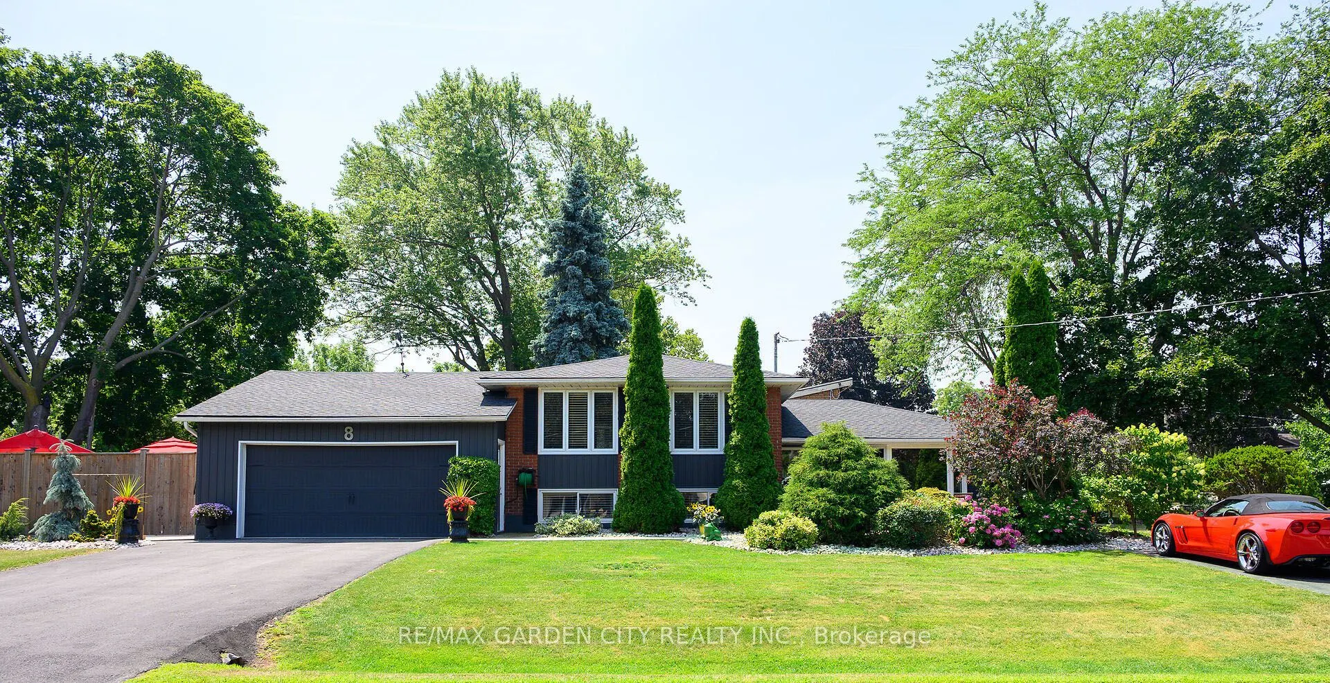 8 BENDAMERE Drive
