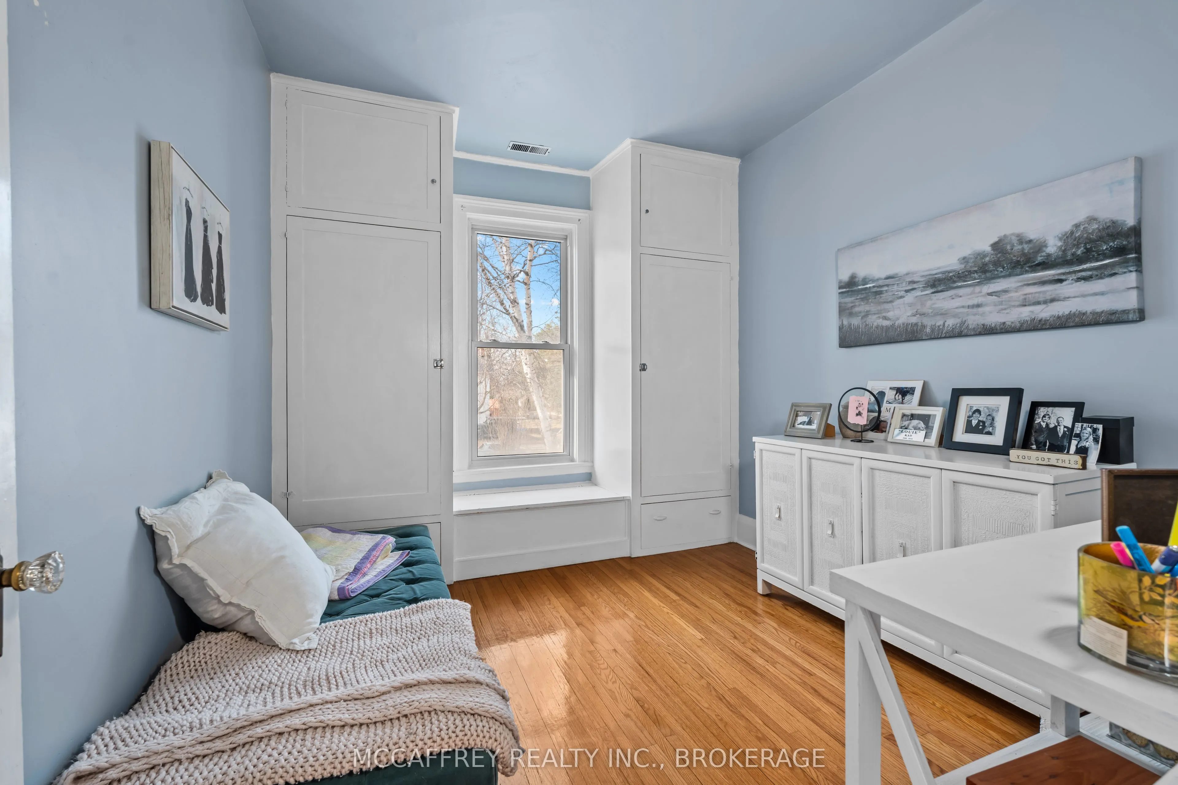 209 Centre Street N