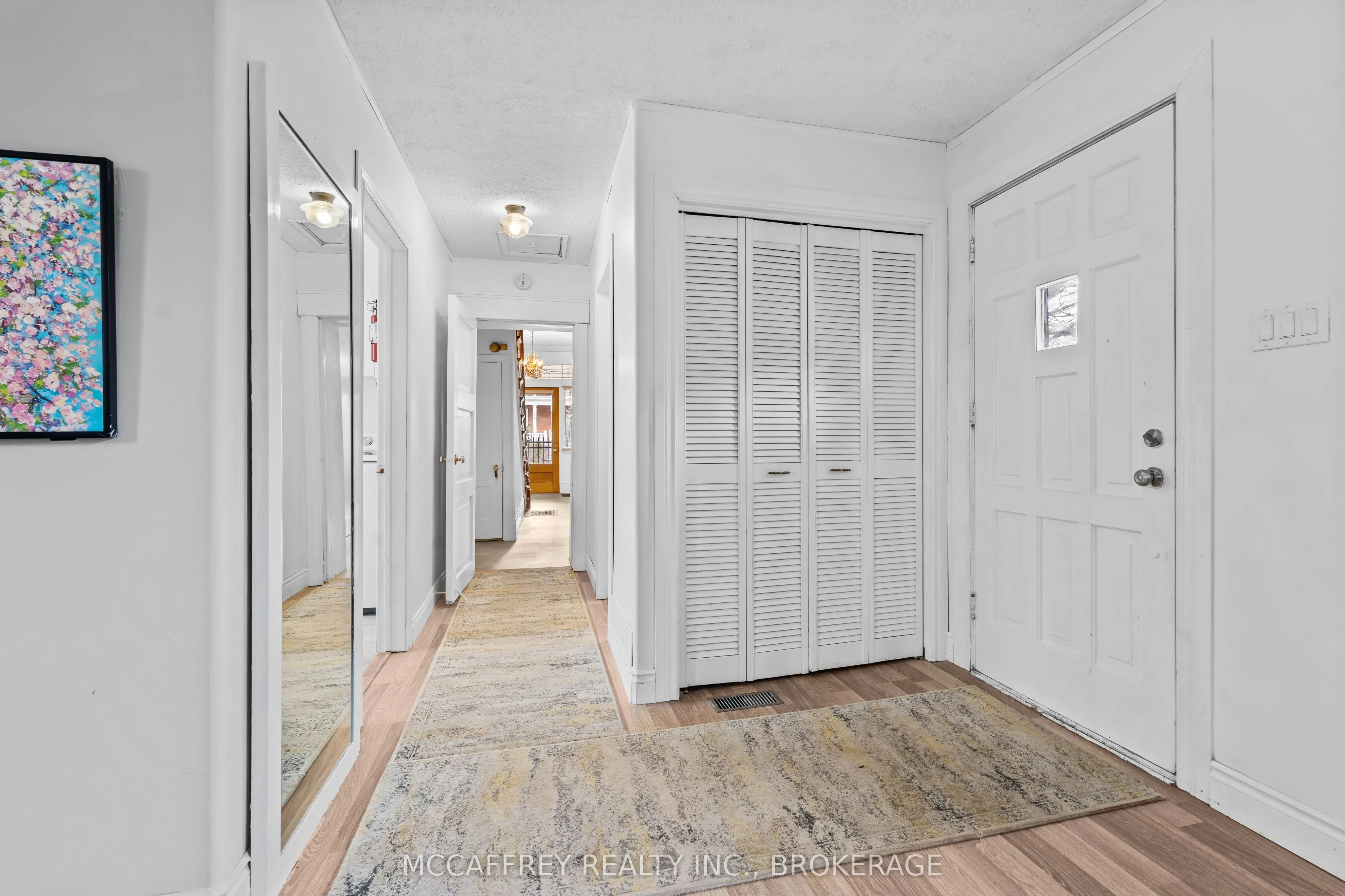 209 Centre Street N