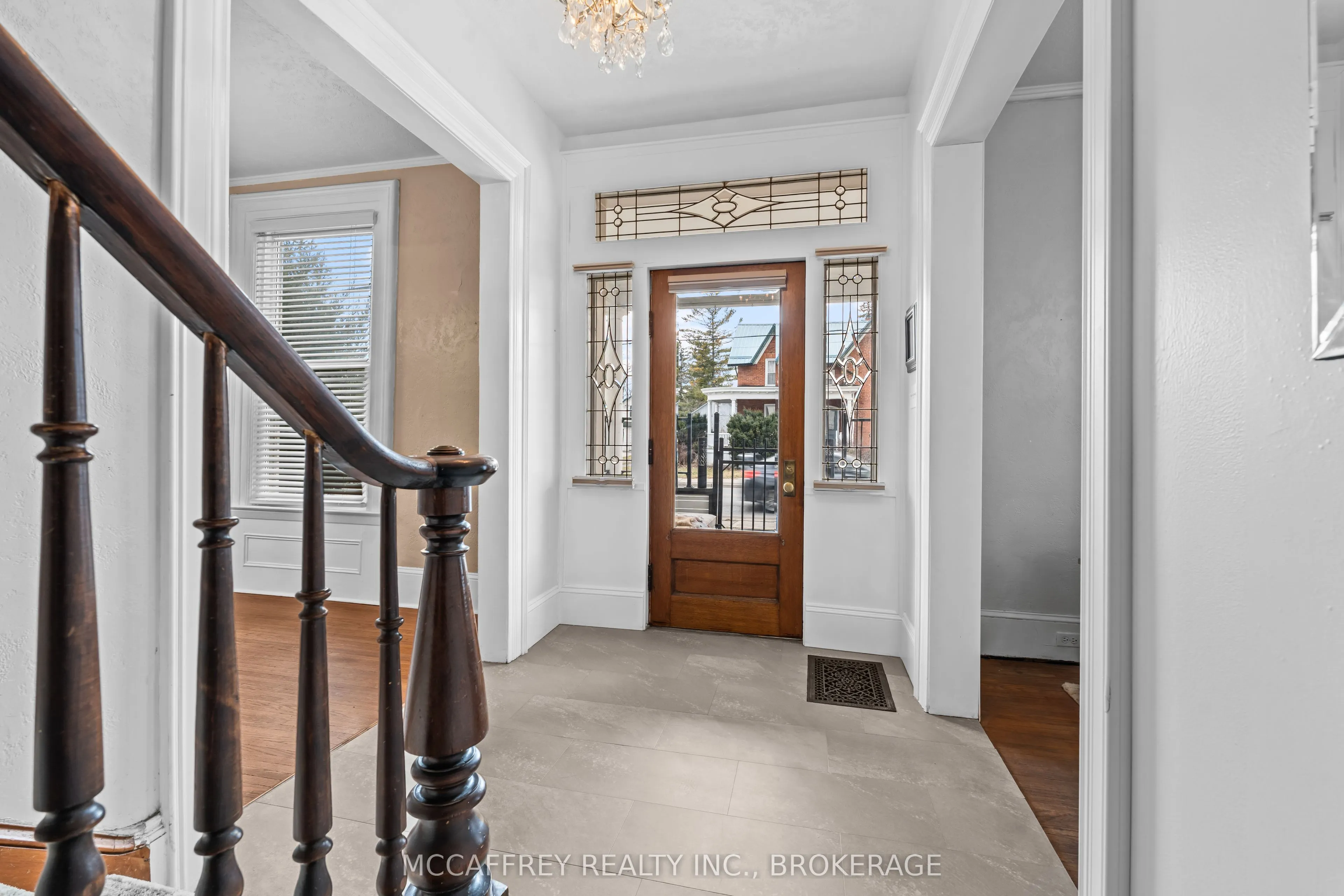 209 Centre Street N