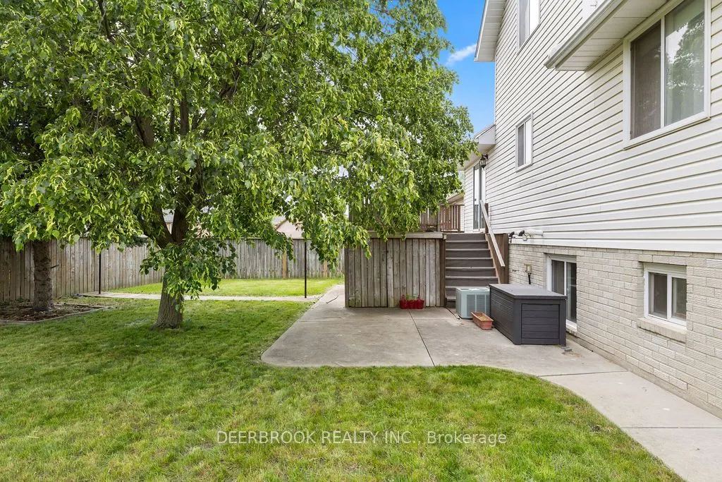 4577 Hunt Club Crescent