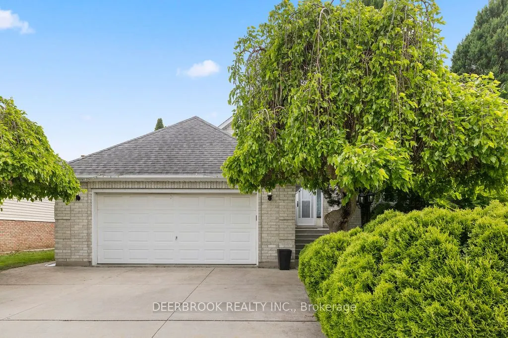 4577 Hunt Club Crescent