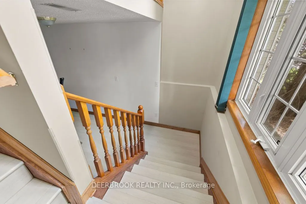 4577 Hunt Club Crescent