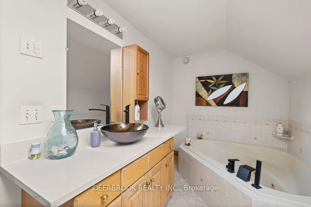 4577 Hunt Club Crescent