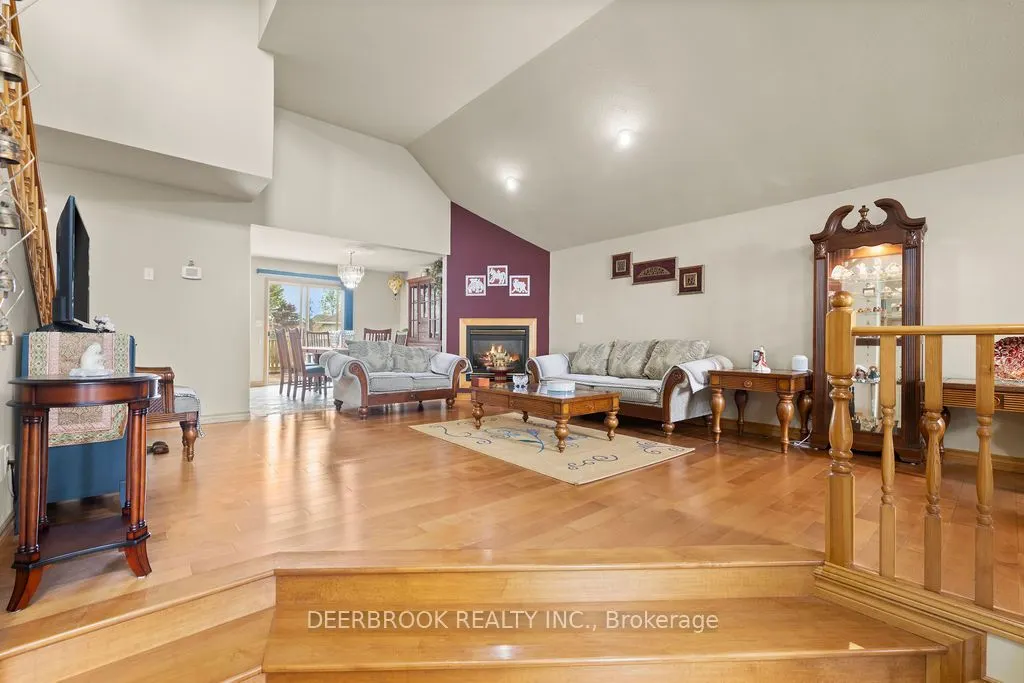 4577 Hunt Club Crescent