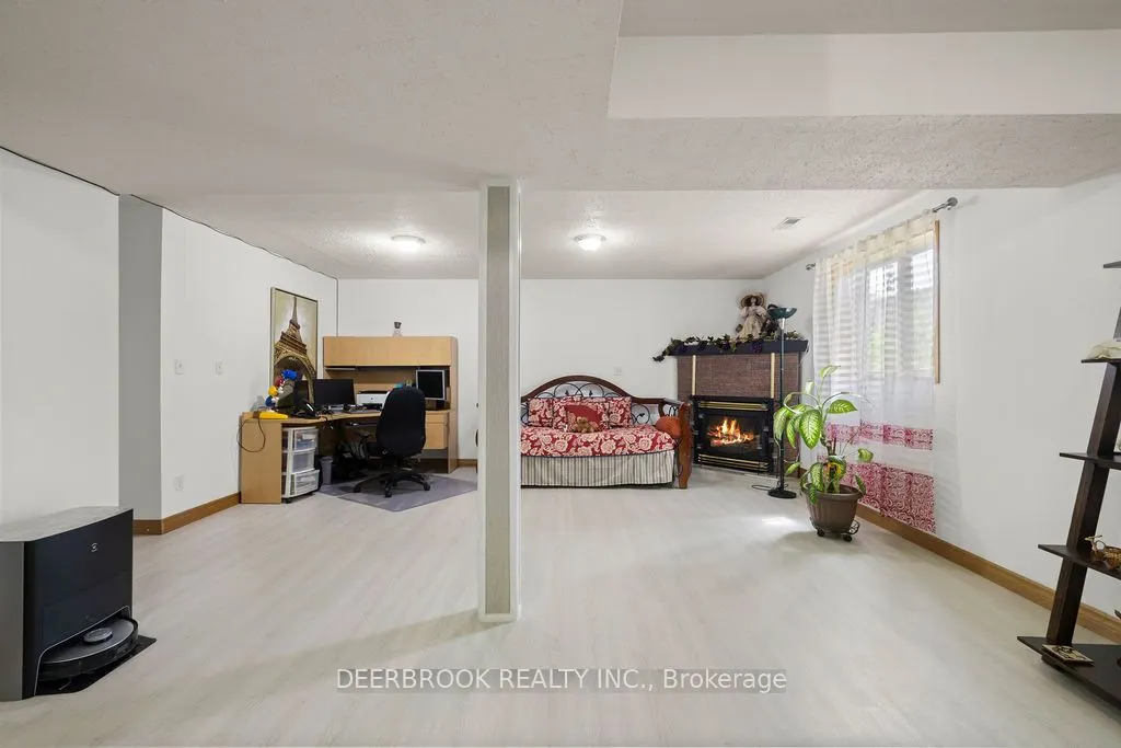 4577 Hunt Club Crescent