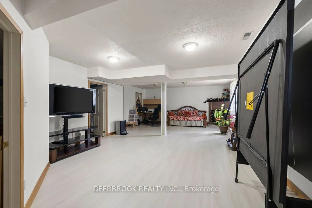 4577 Hunt Club Crescent