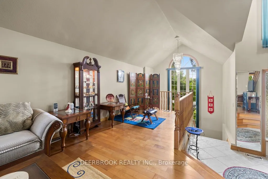 4577 Hunt Club Crescent