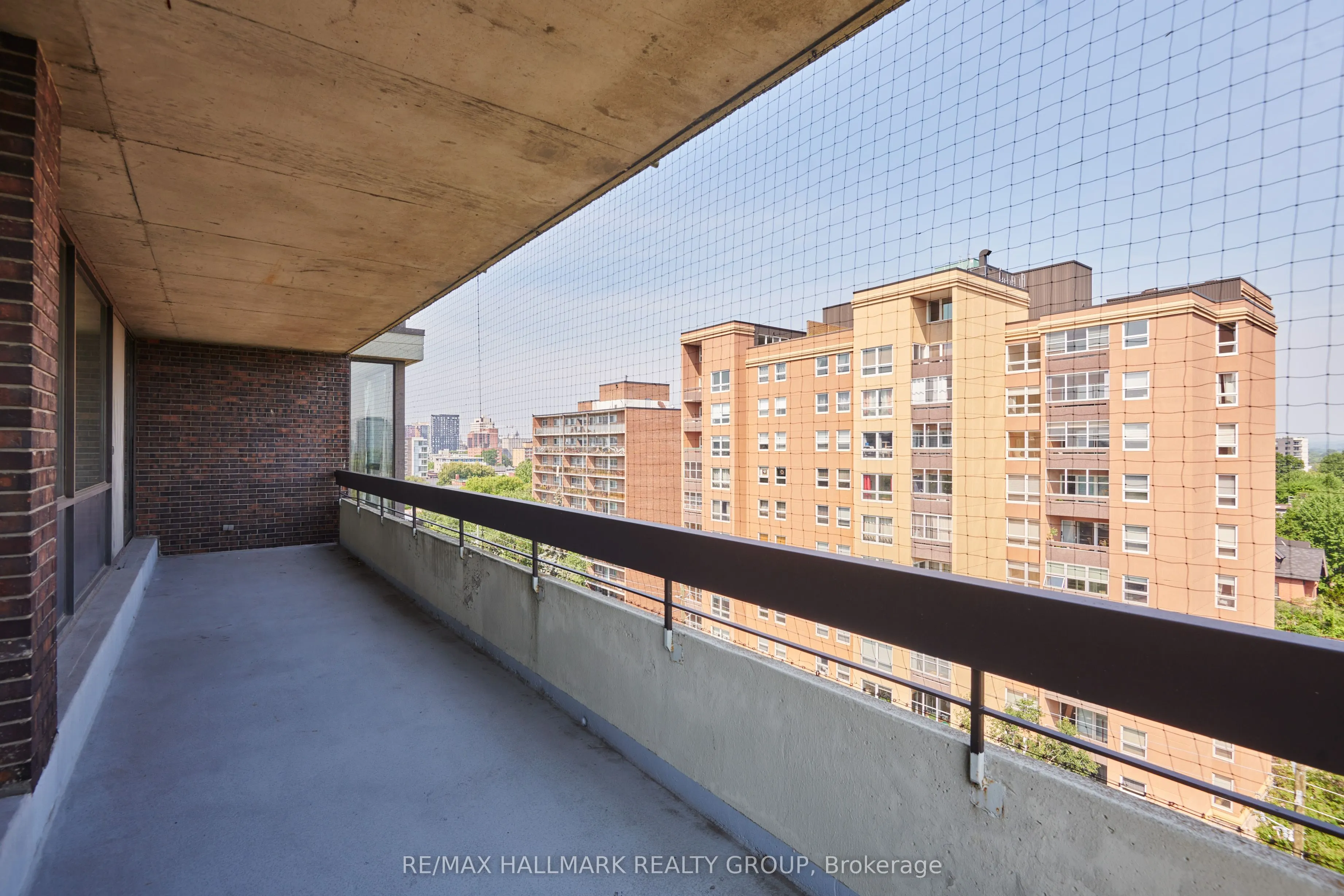 400 Laurier Avenue E, #9A