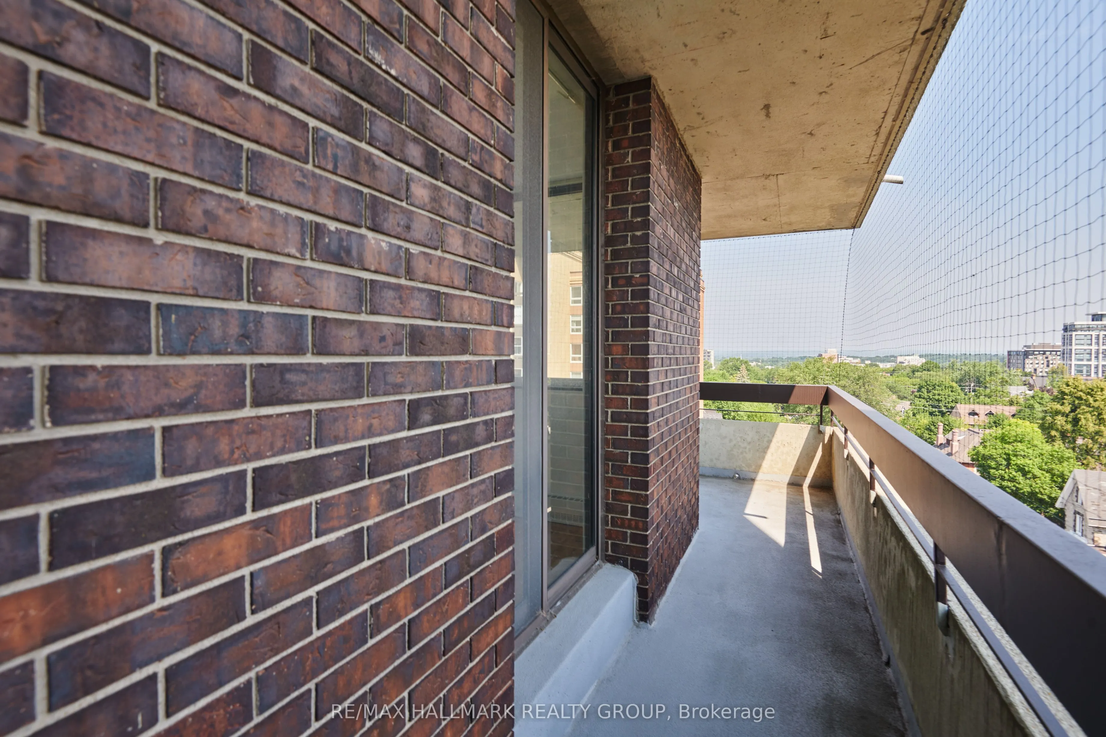 400 Laurier Avenue E, #9A