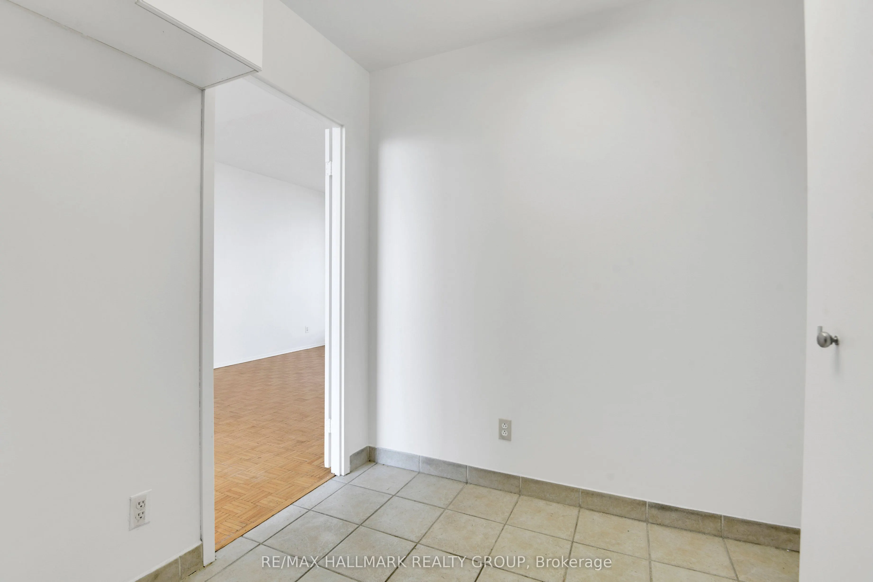 400 Laurier Avenue E, #9A