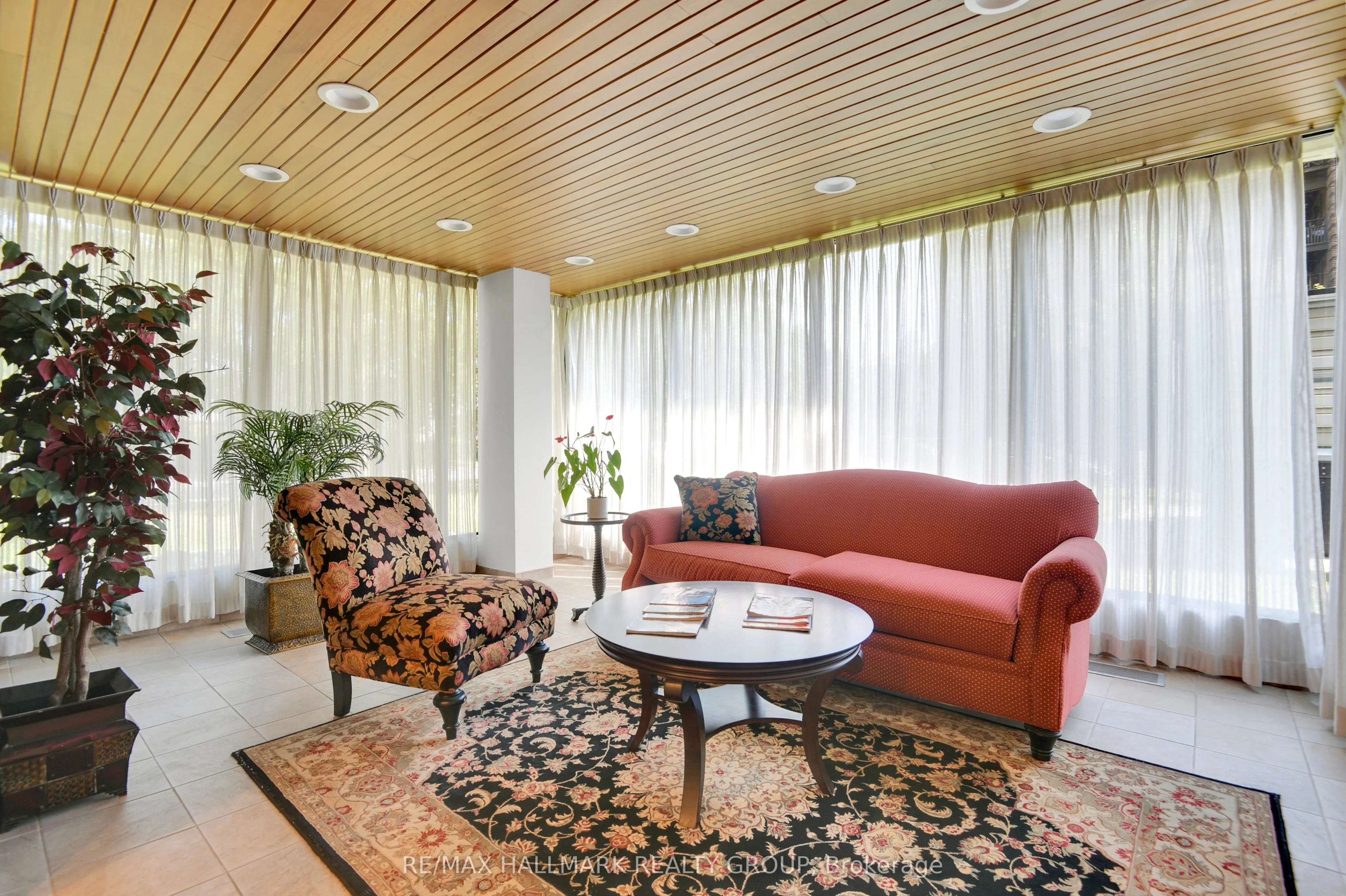 400 Laurier Avenue E, #9A