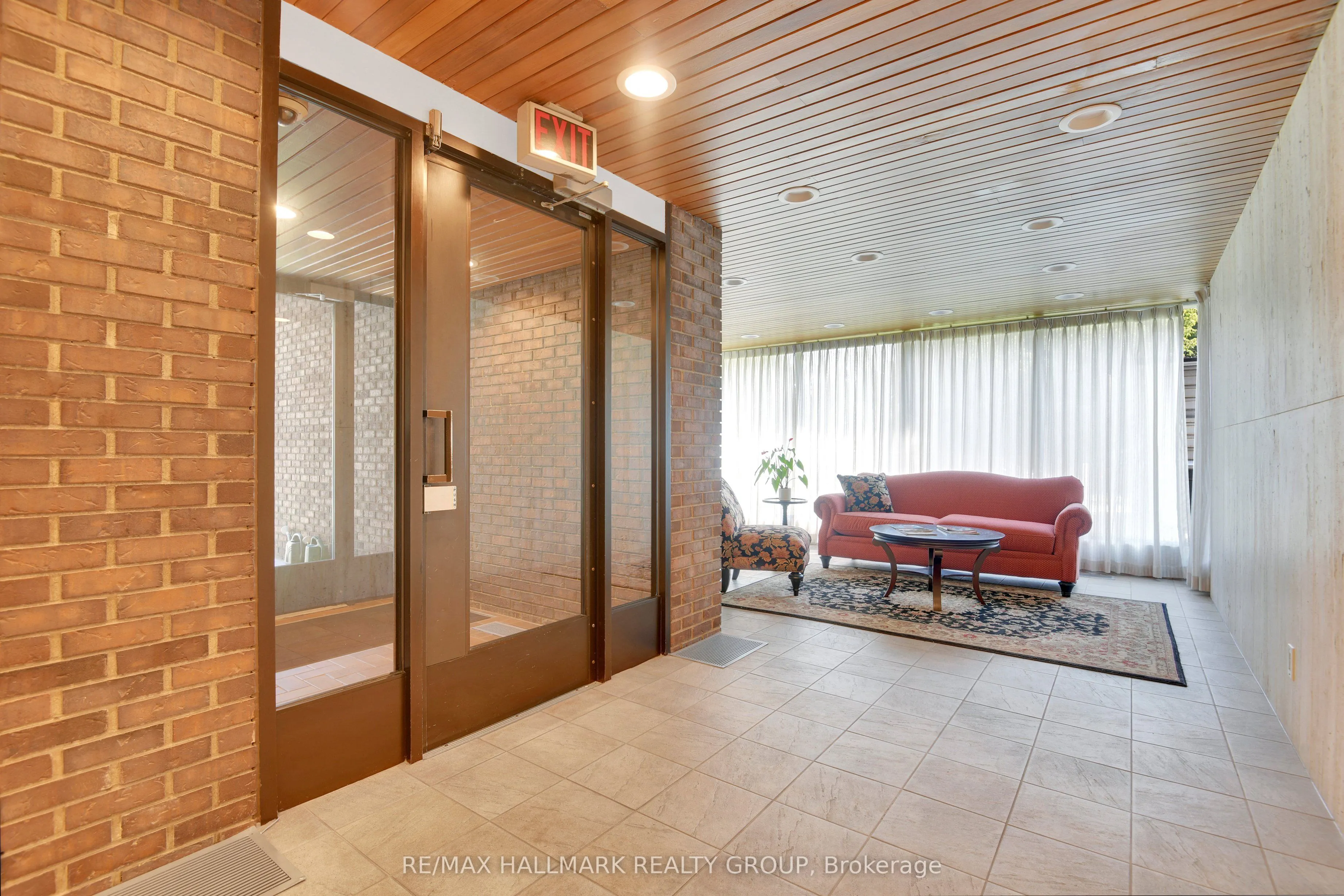 400 Laurier Avenue E, #9A