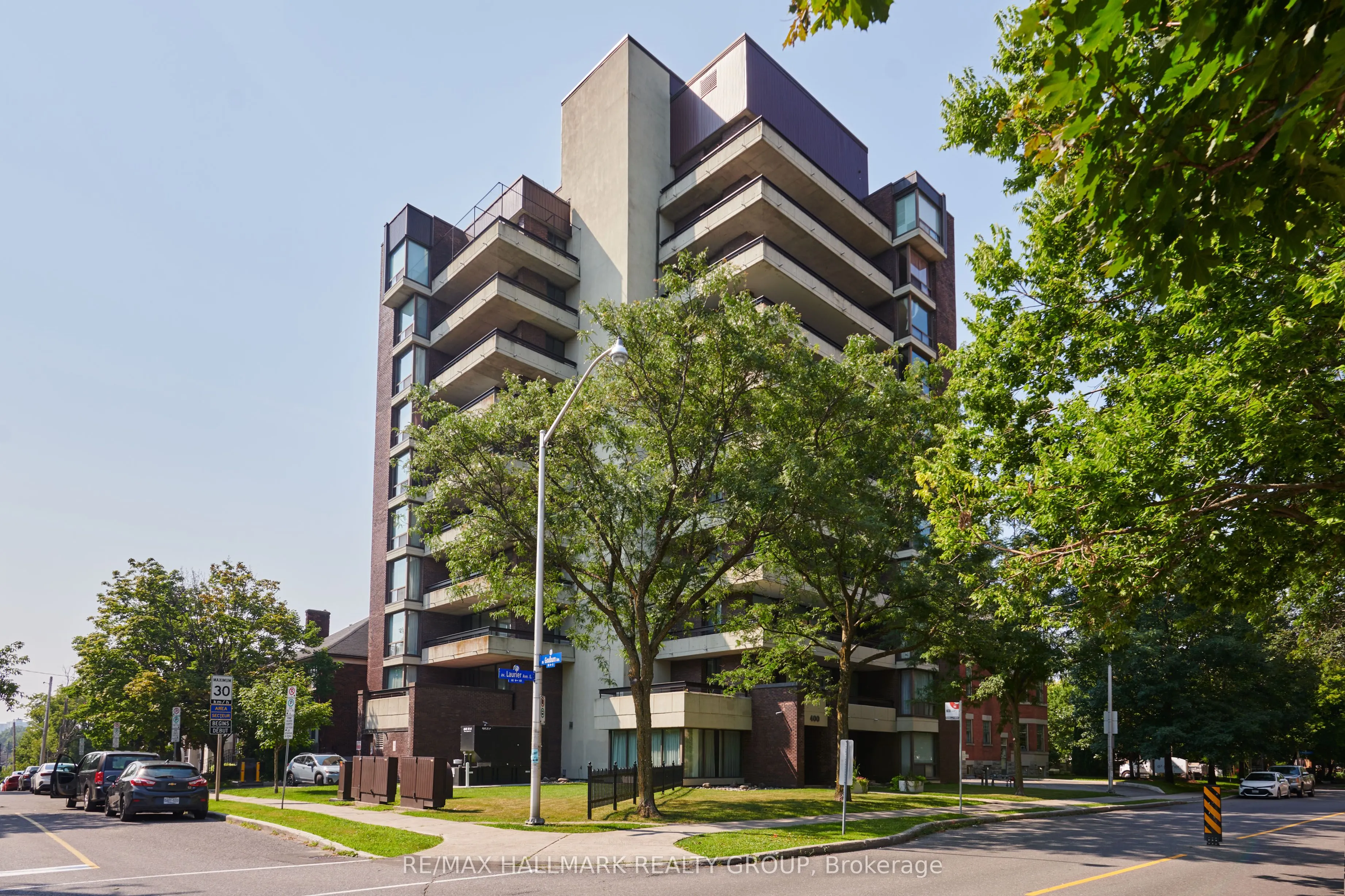 400 Laurier Avenue E, #9A