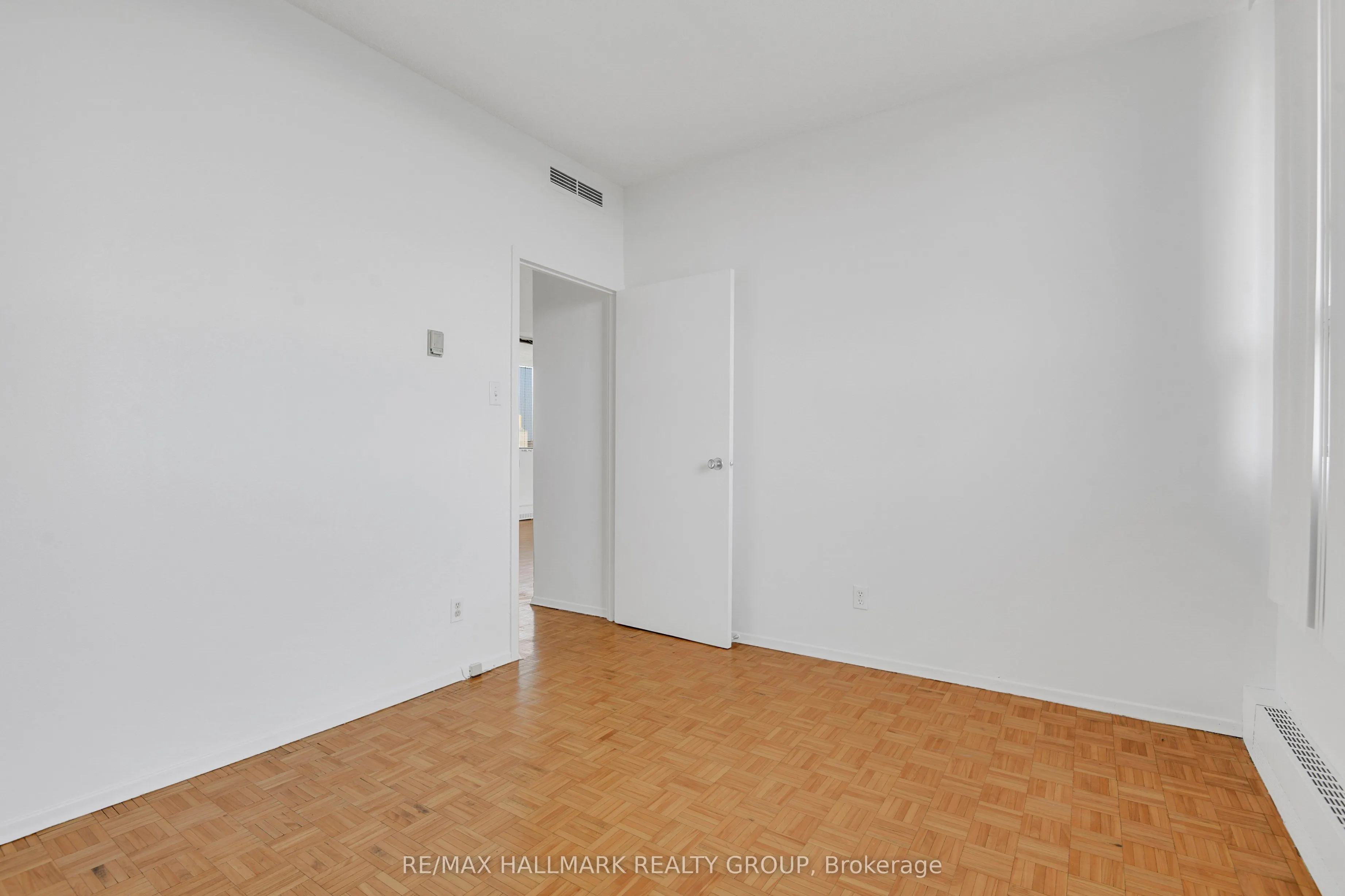 400 Laurier Avenue E, #9A