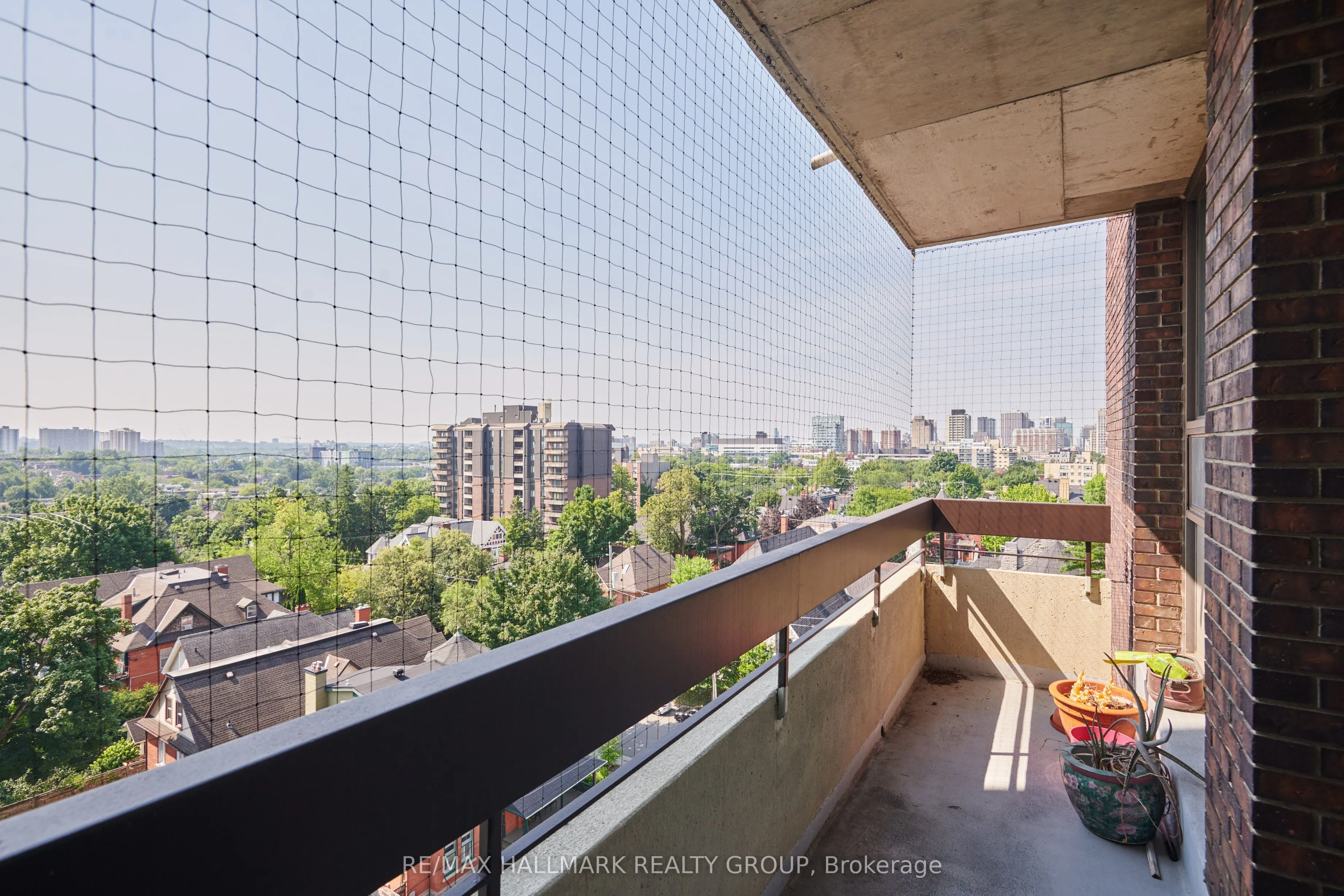 400 Laurier Avenue E, #9A