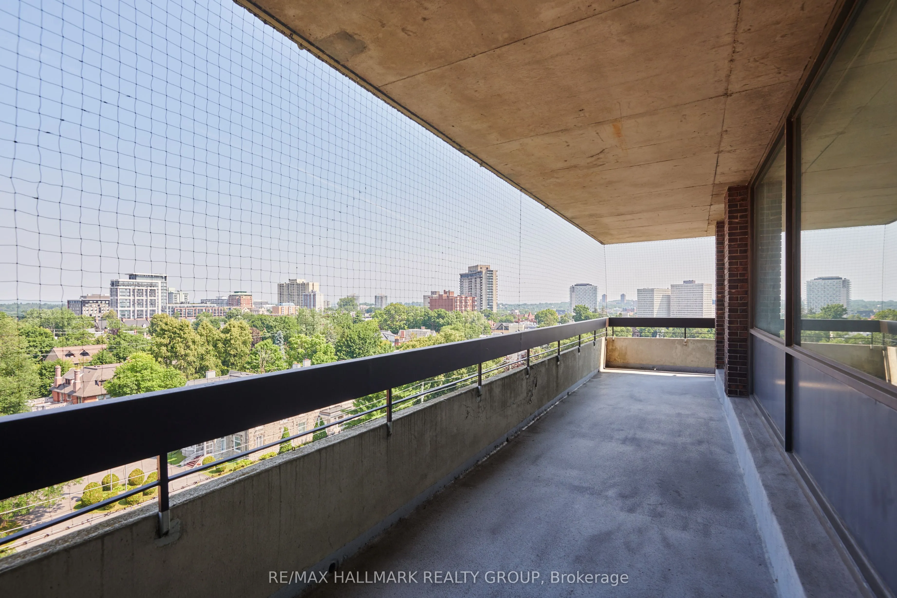 400 Laurier Avenue E, #9A