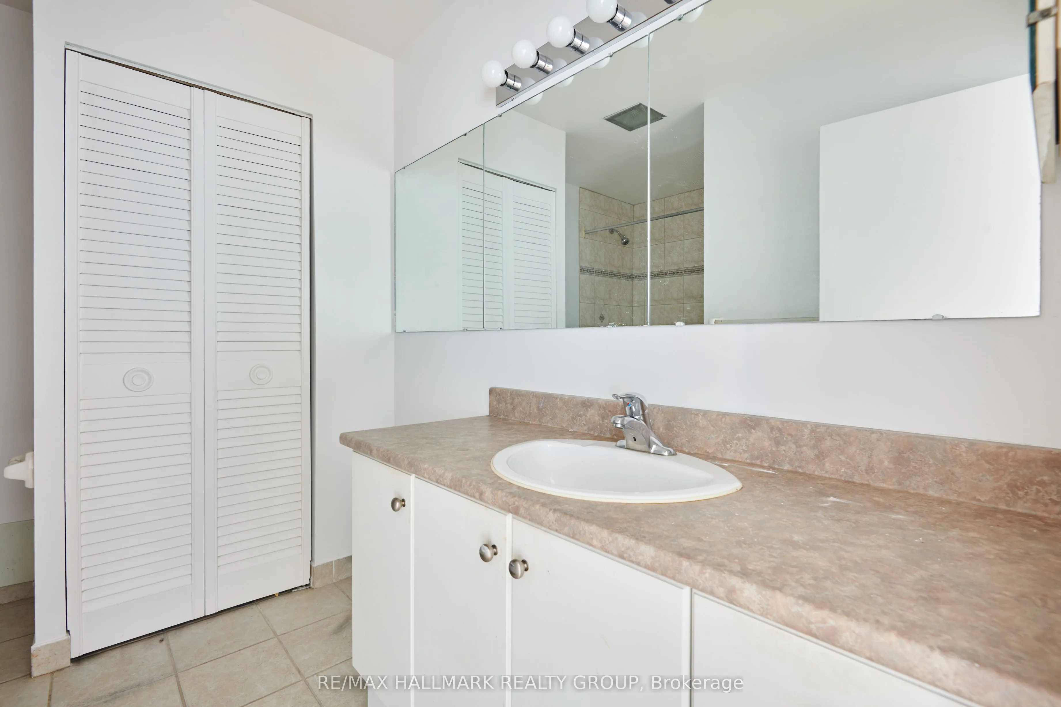 400 Laurier Avenue E, #9A