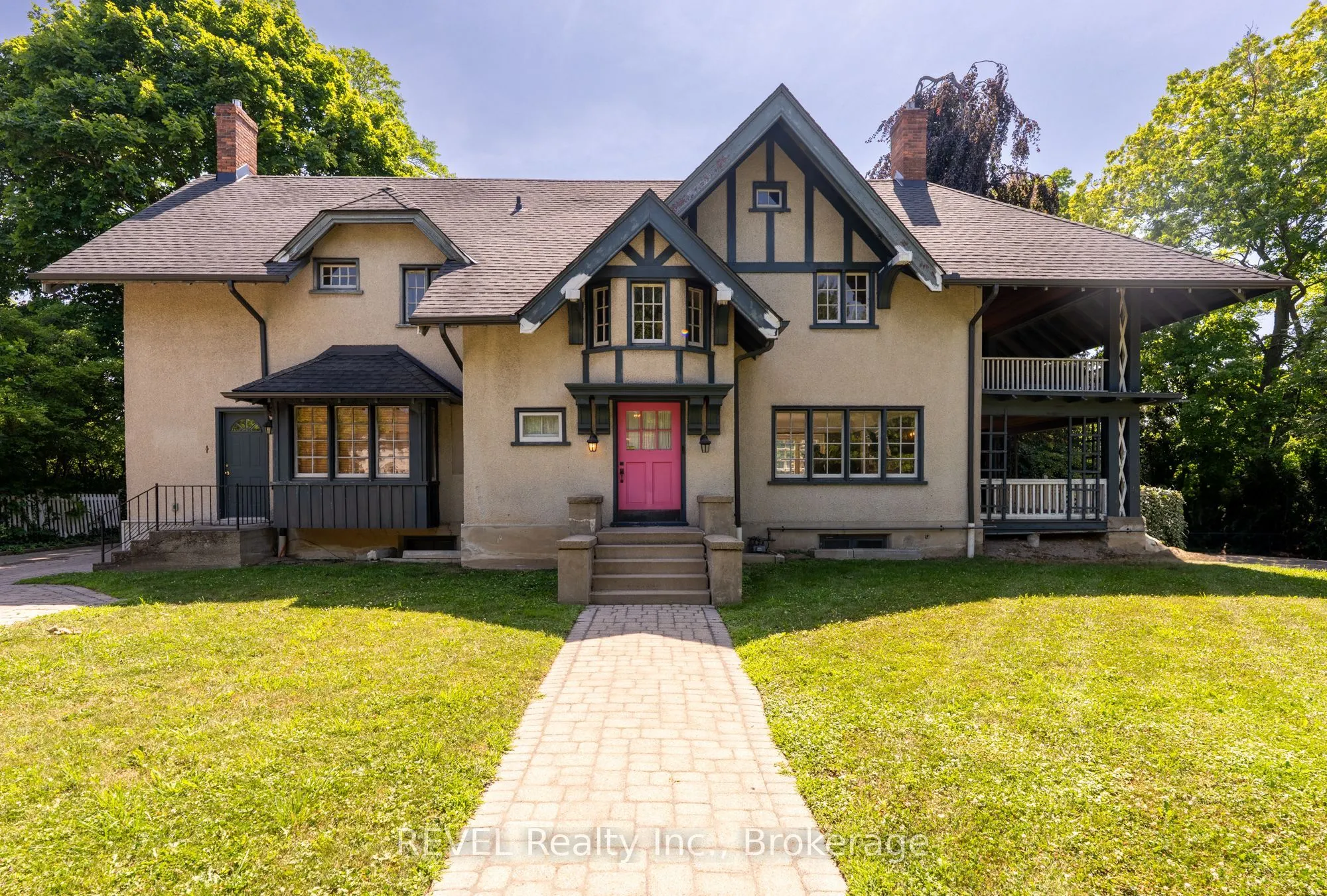166 QUEEN Street