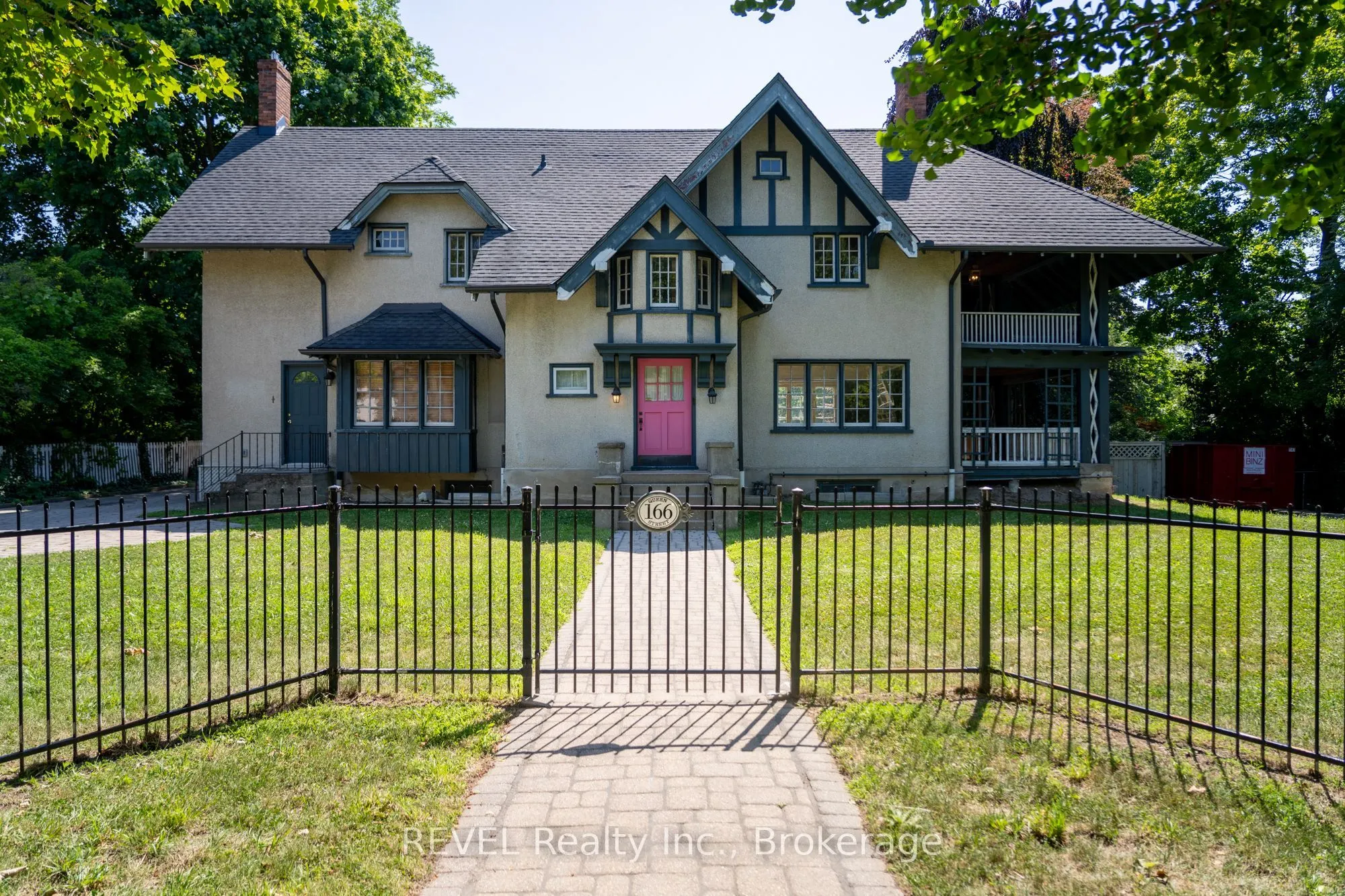 166 QUEEN Street