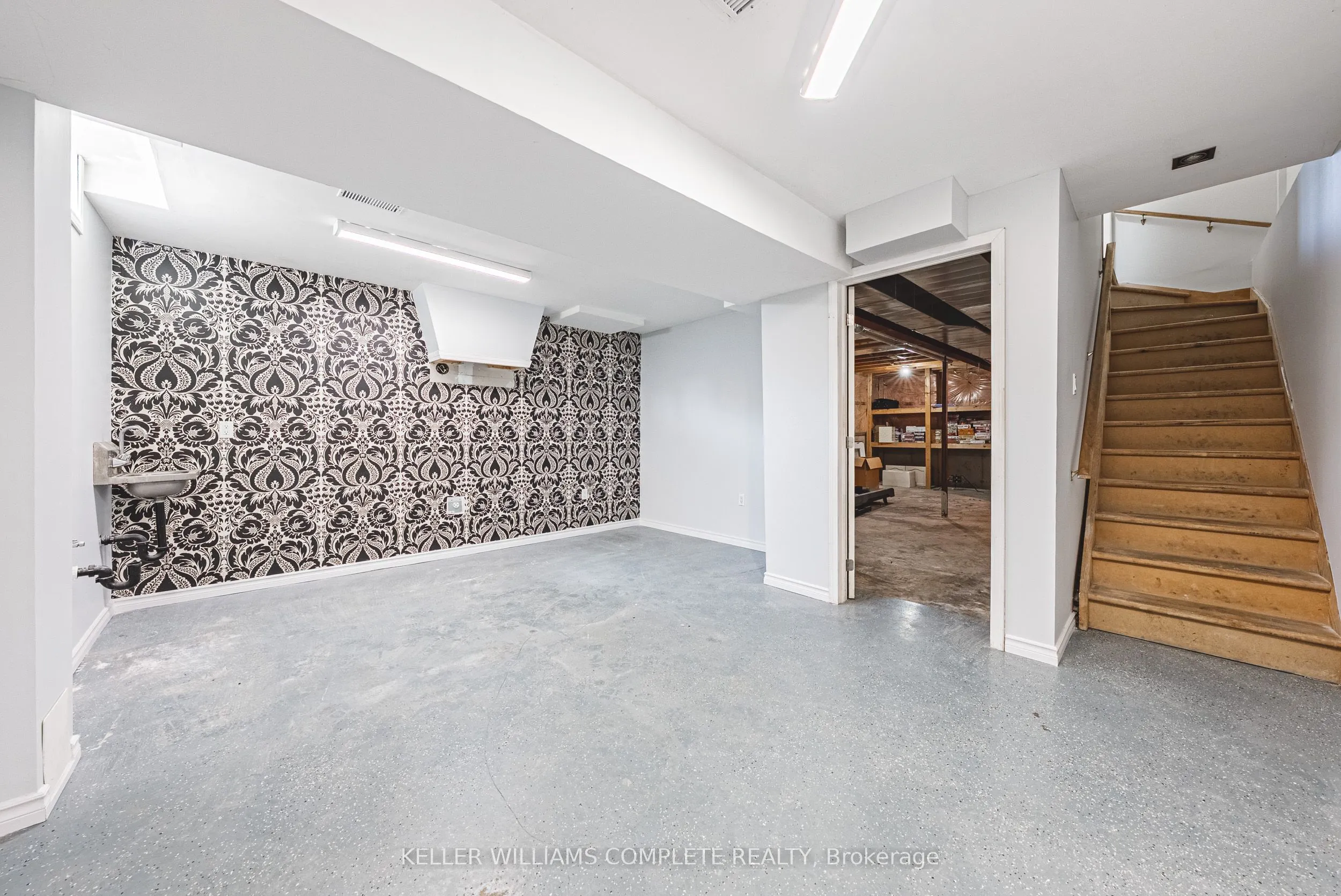 4492 WELTMAN Way