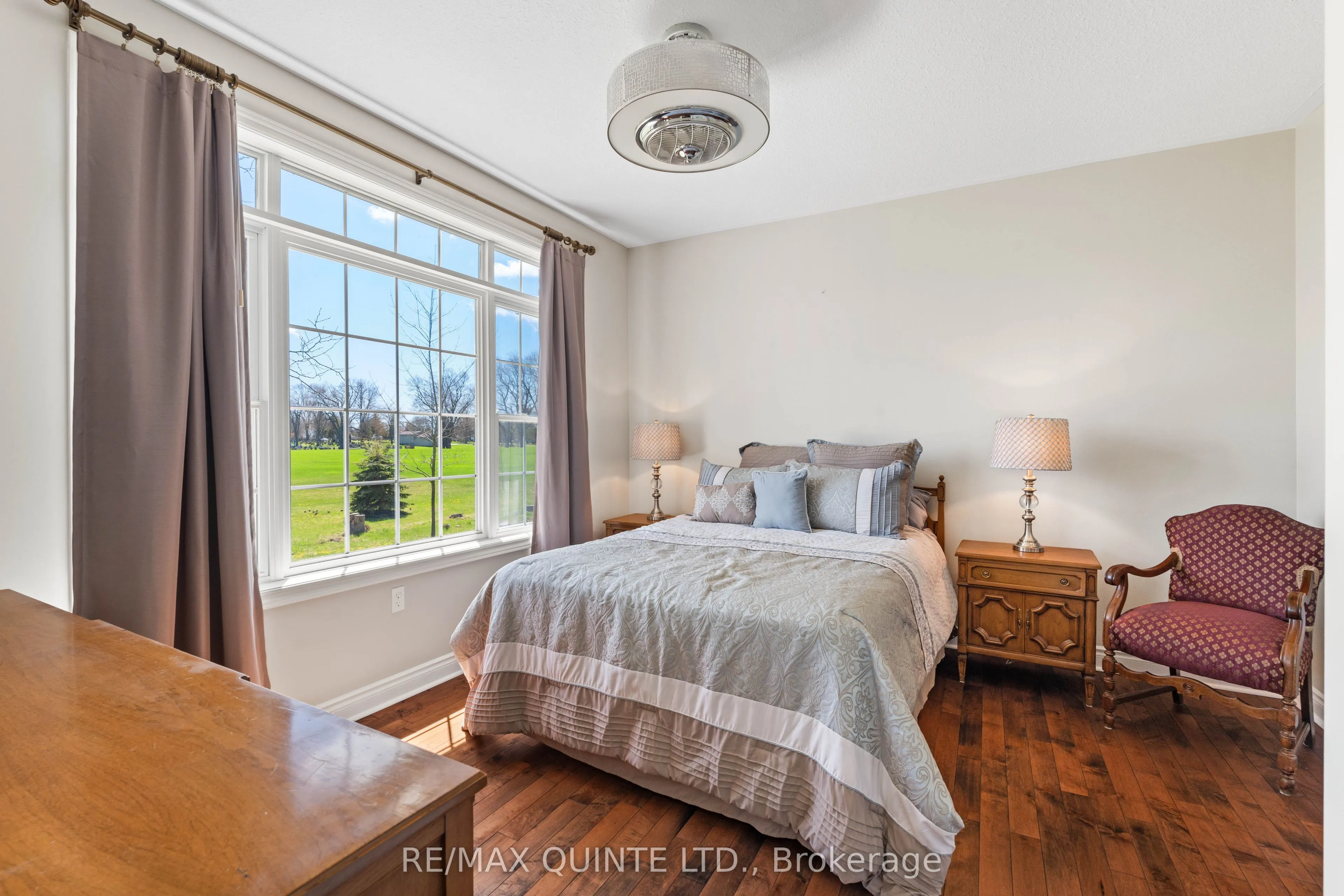 22 GRACEFIELD Lane