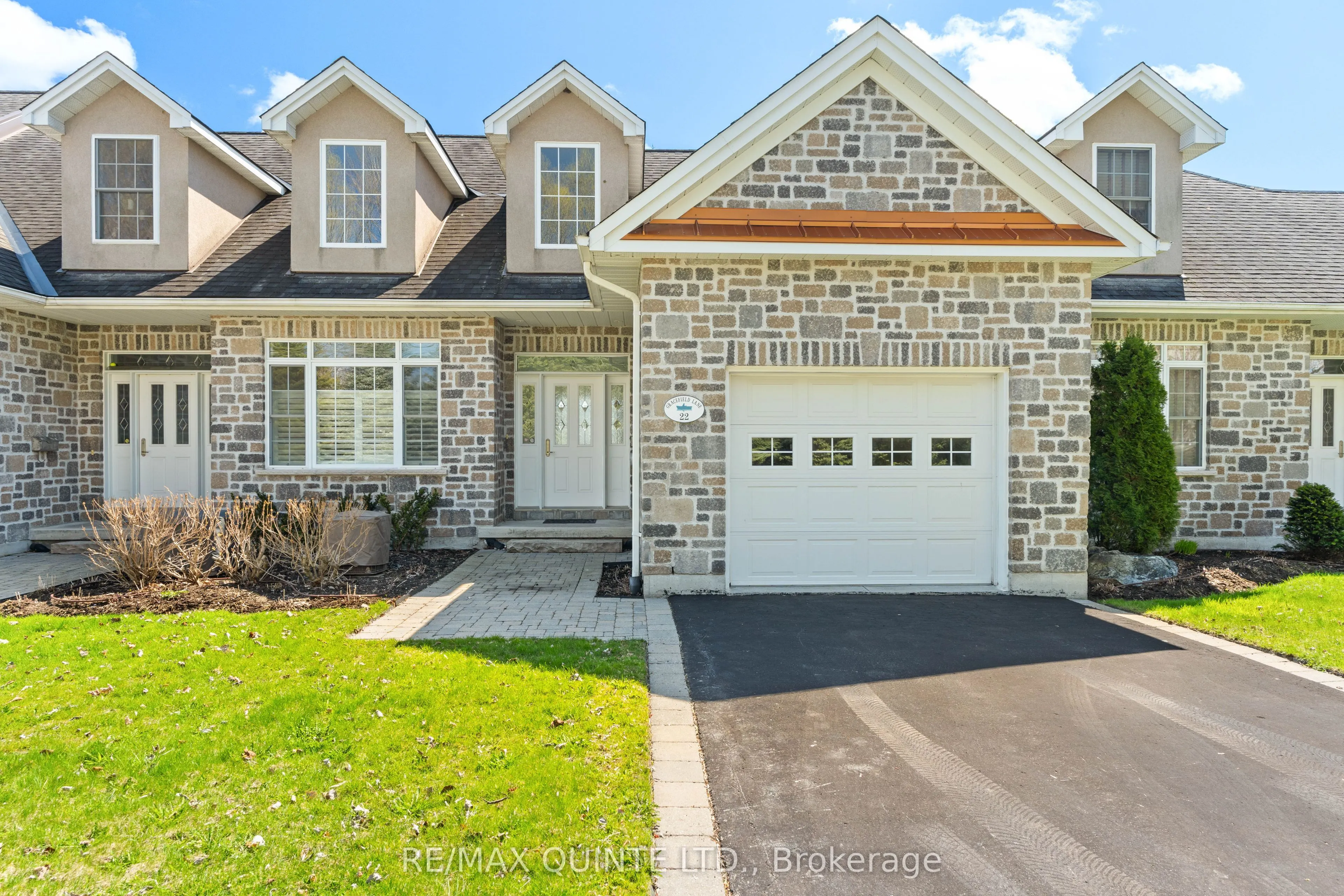 22 GRACEFIELD Lane