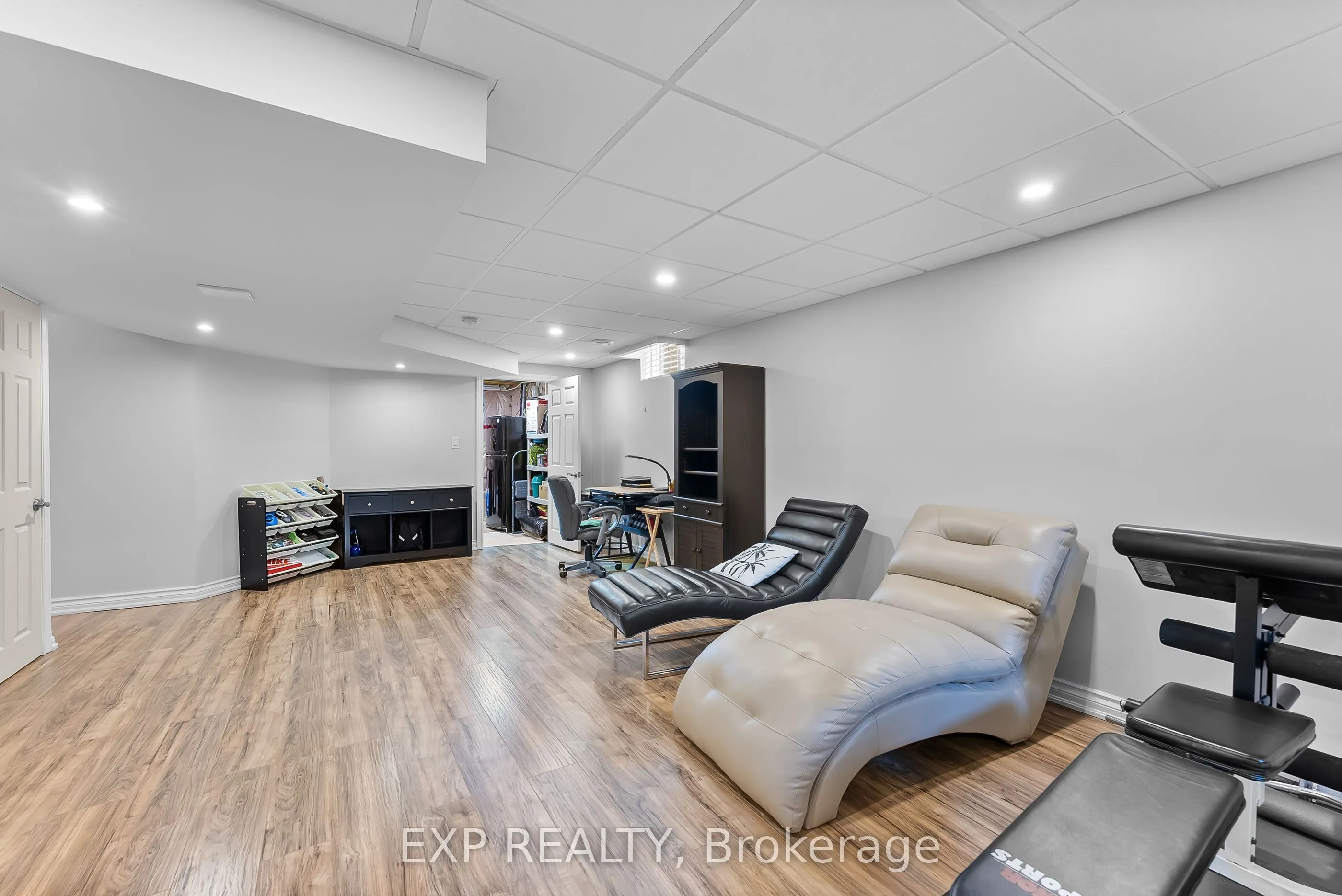 5743 Jake Crescent
