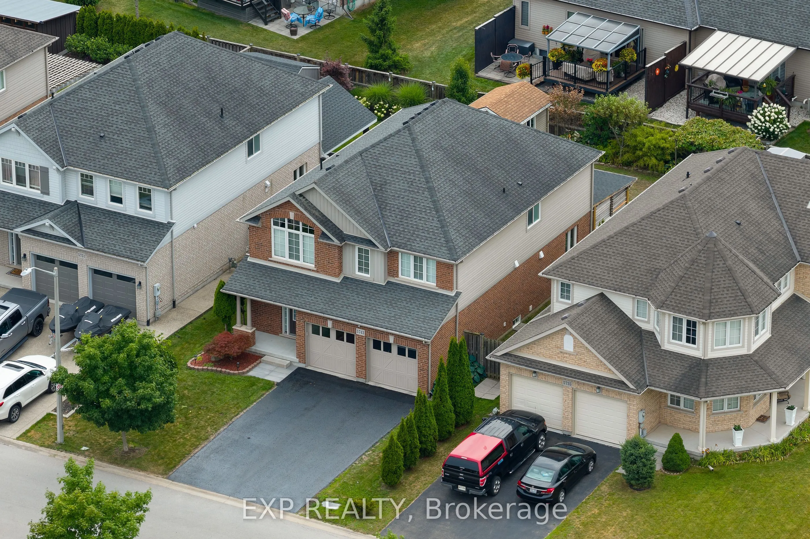 5743 Jake Crescent