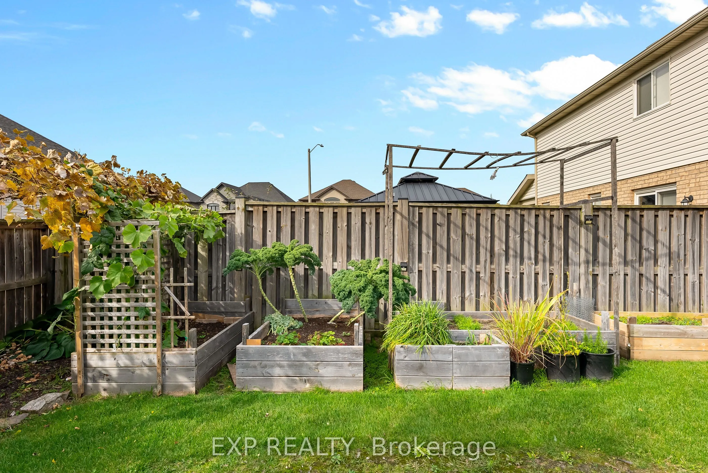 5743 Jake Crescent