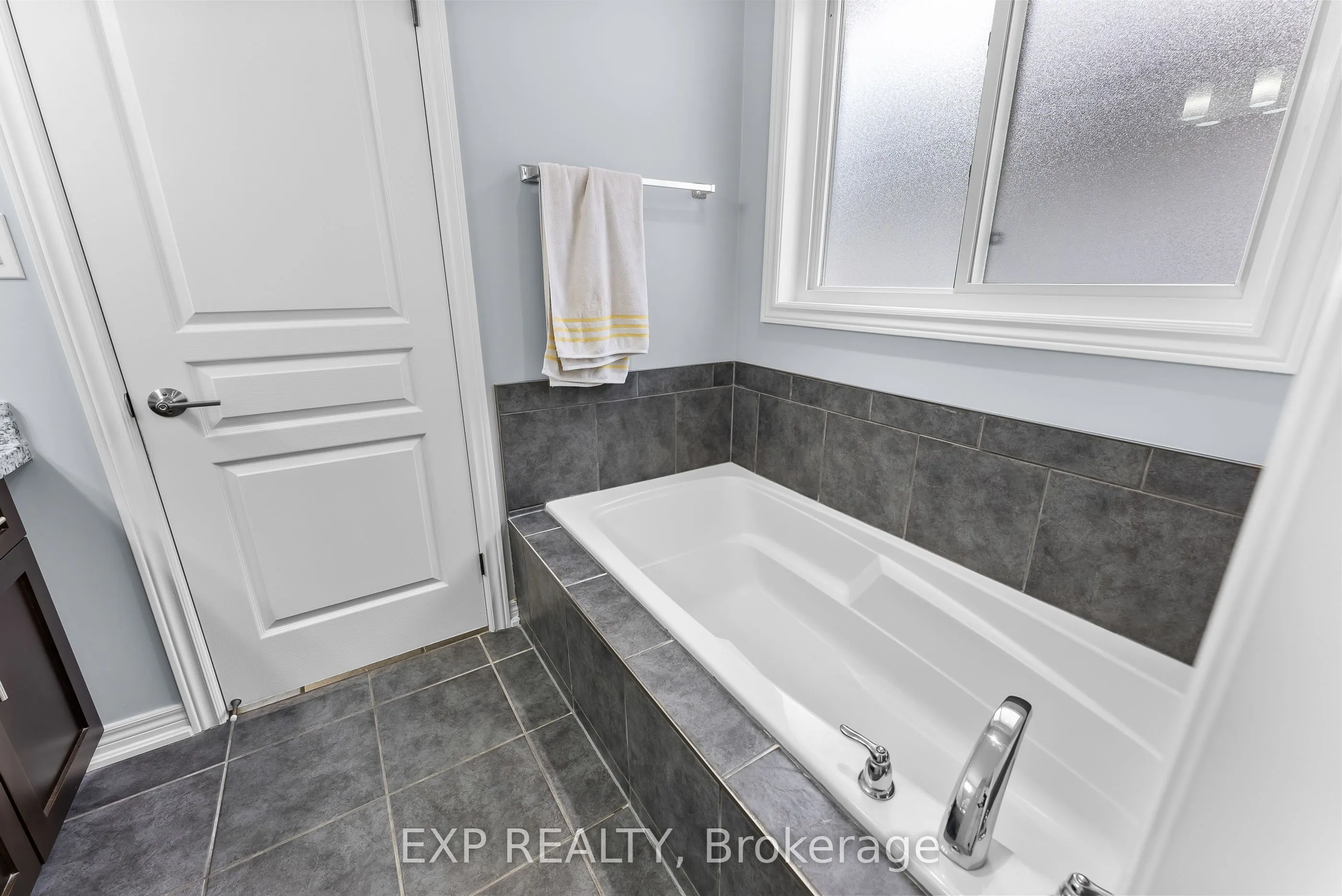 5743 Jake Crescent