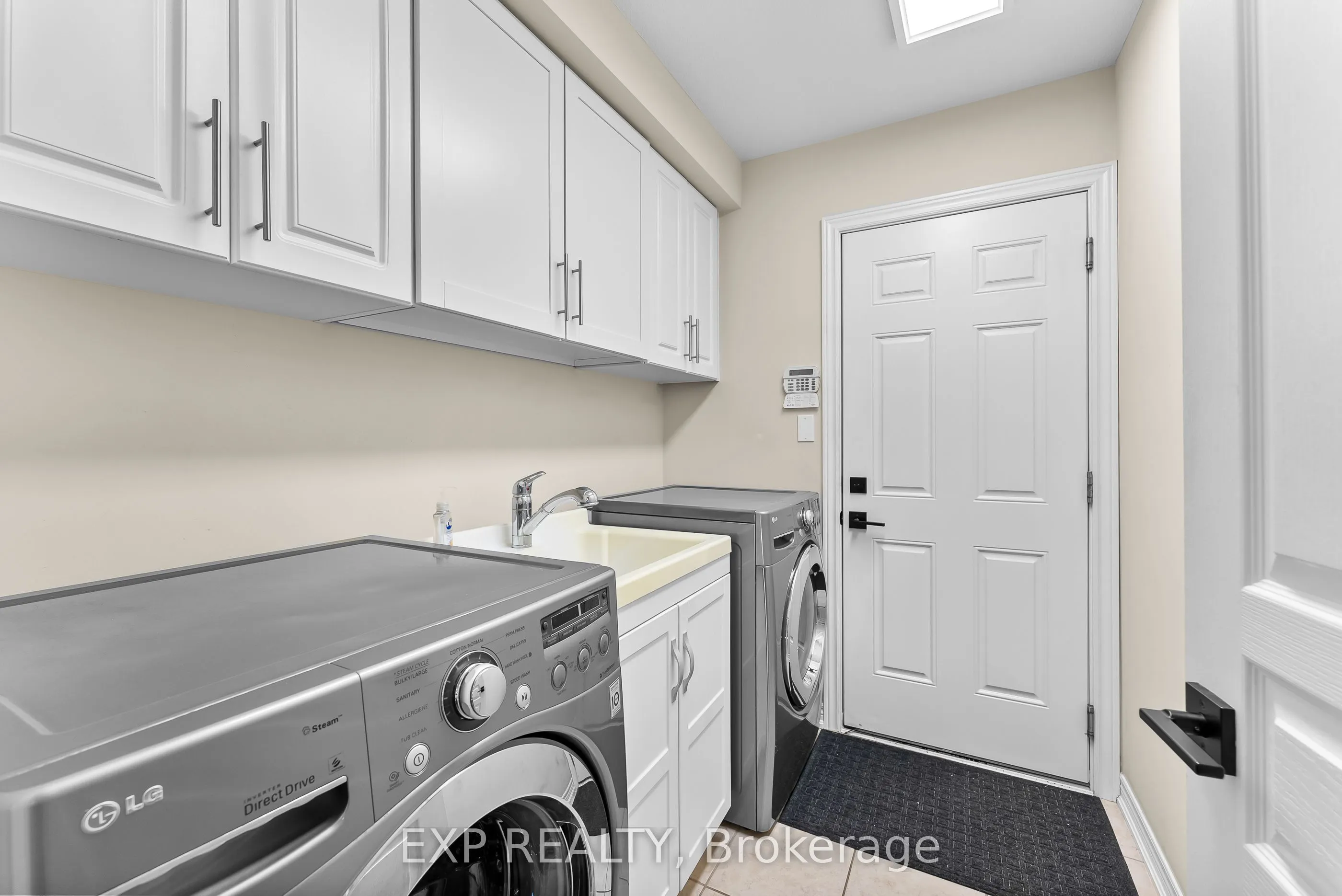 5743 Jake Crescent