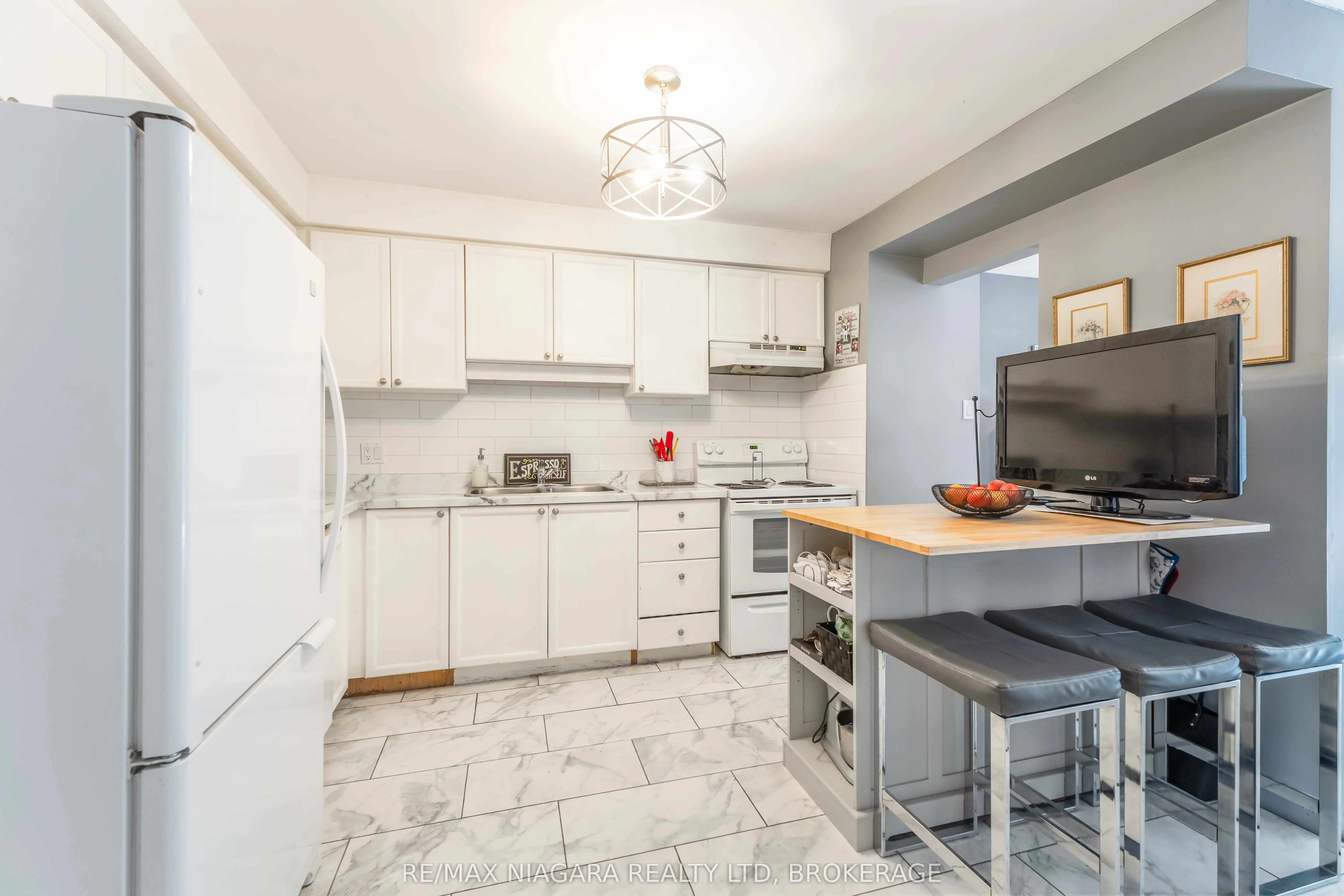 125 Woodlawn Road, #3