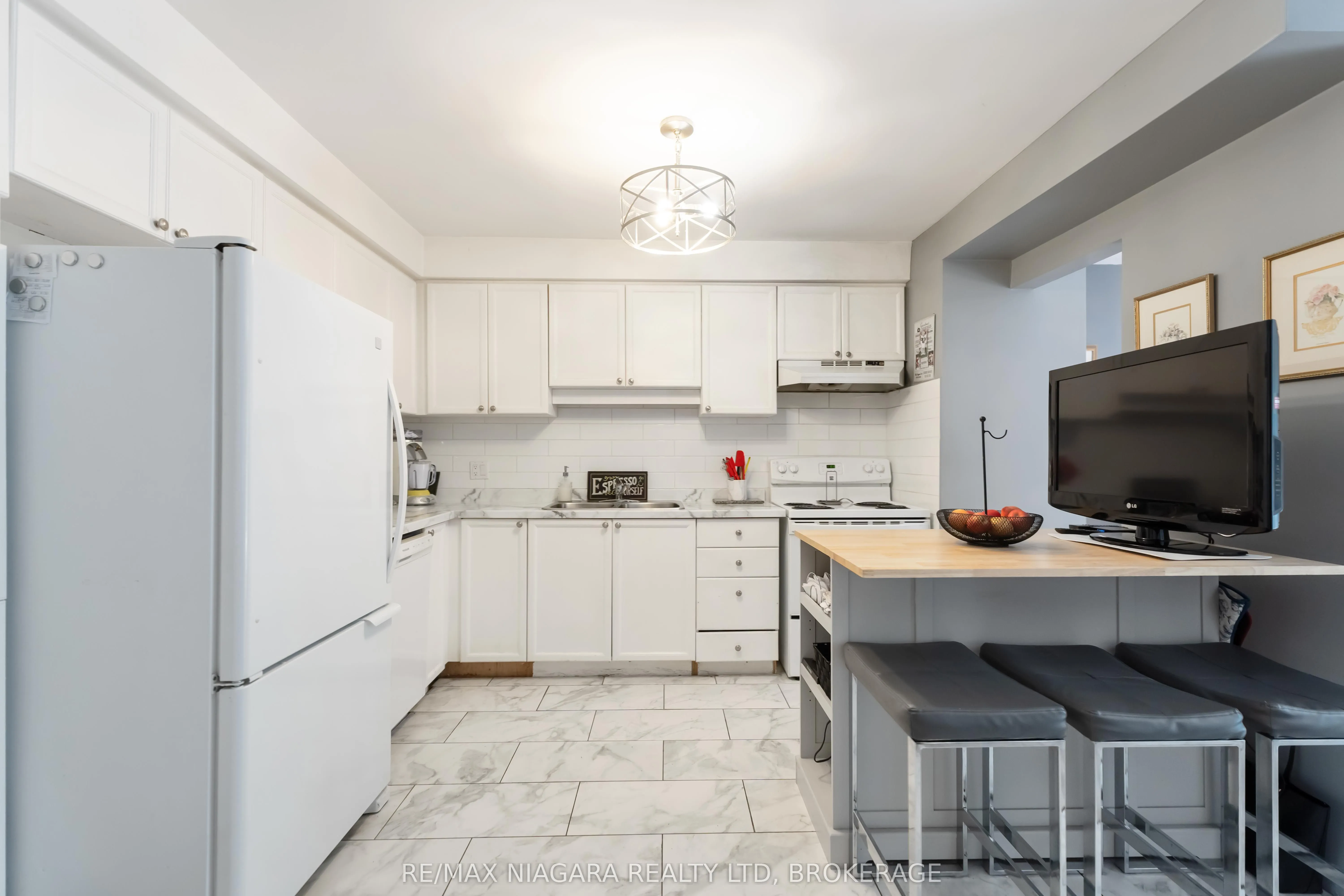 125 Woodlawn Road, #3