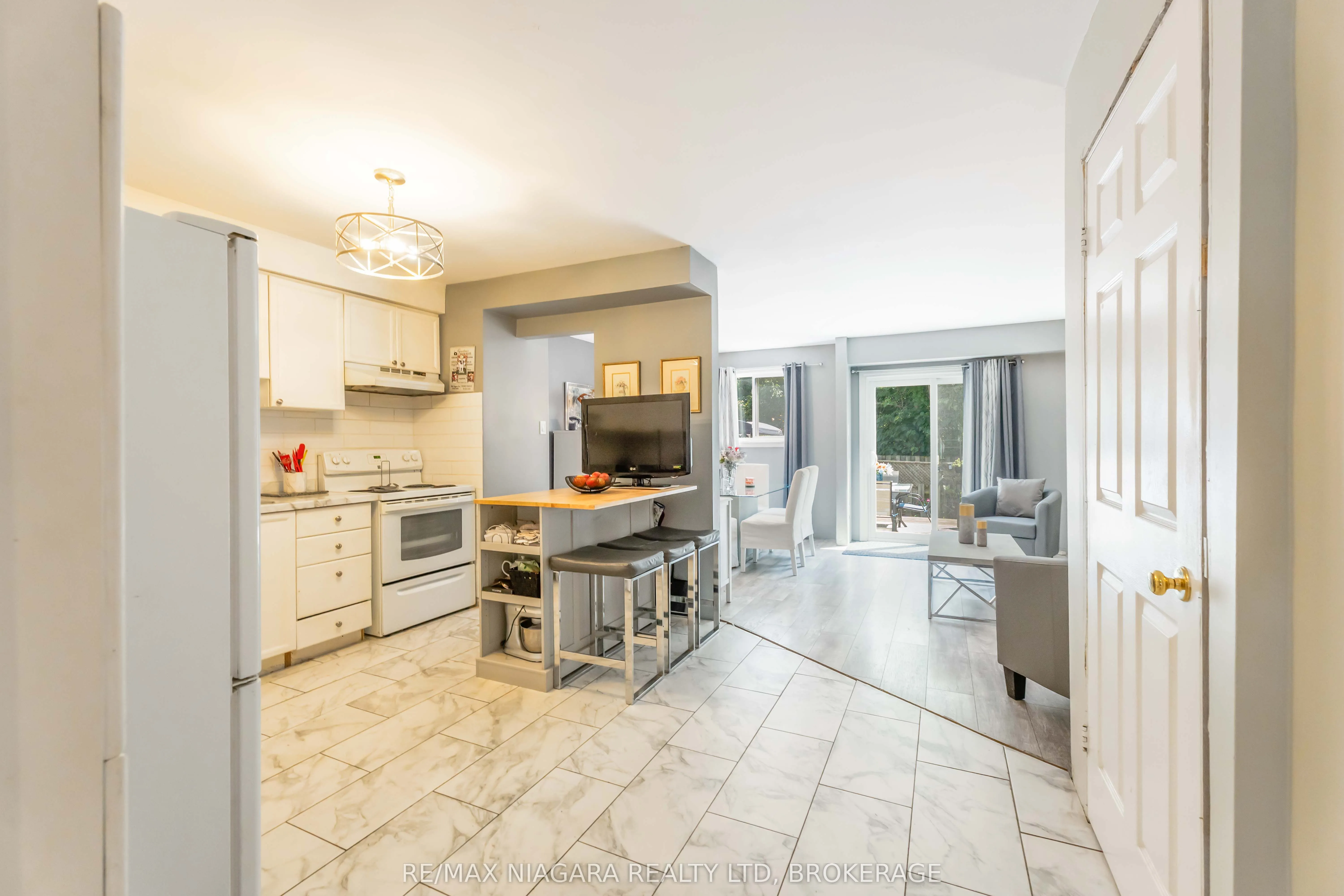 125 Woodlawn Road, #3