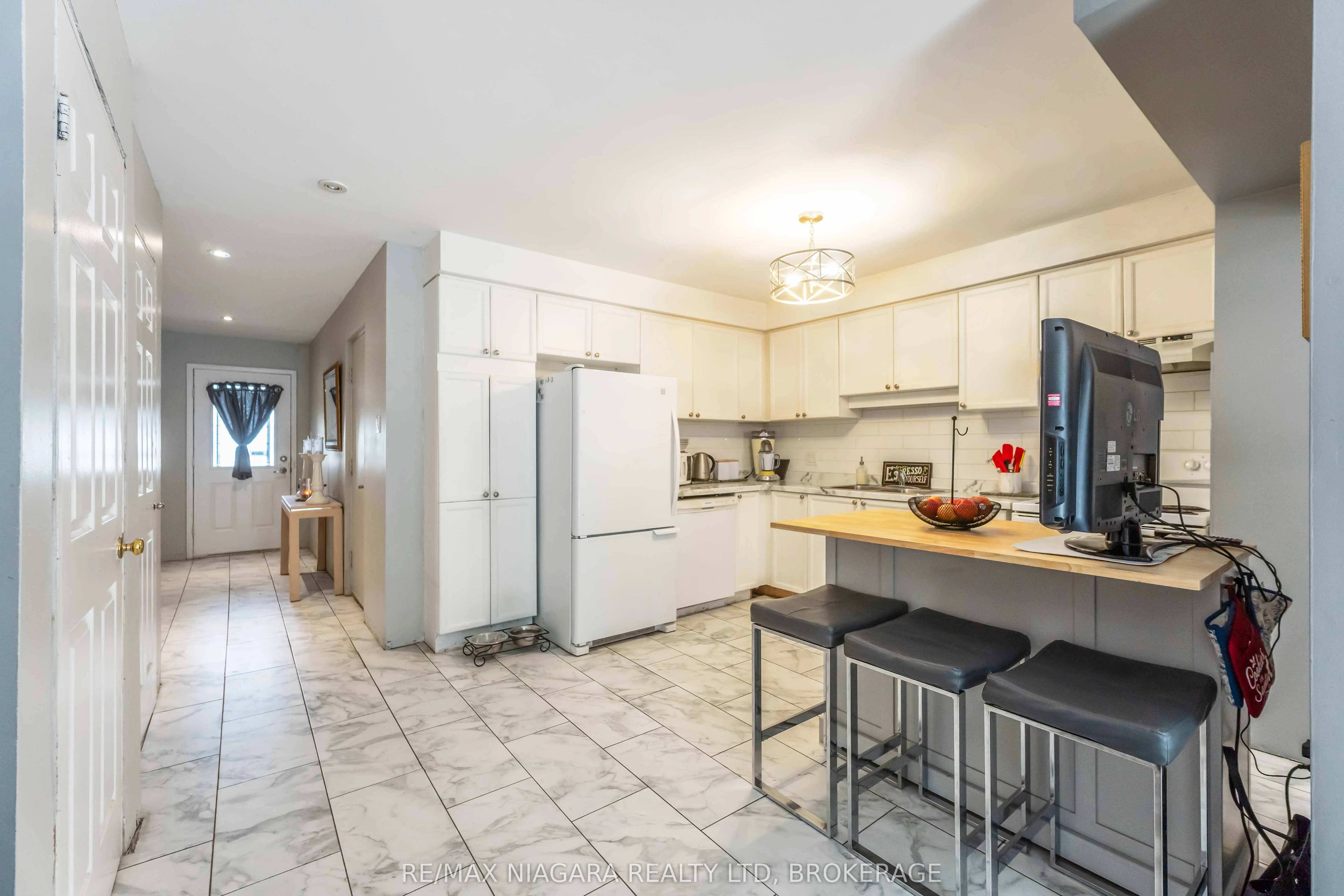 125 Woodlawn Road, #3