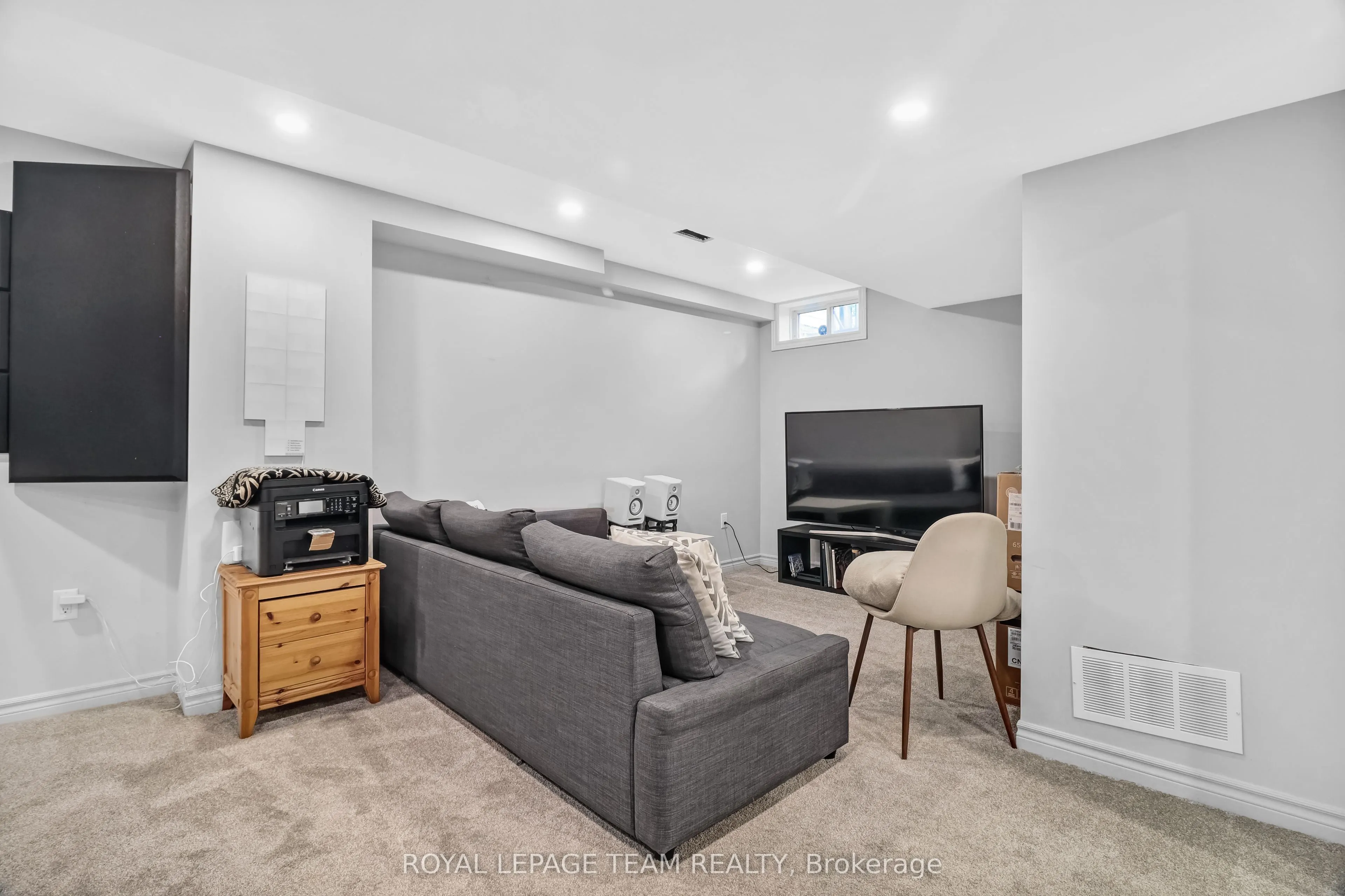 163 Markland Crescent