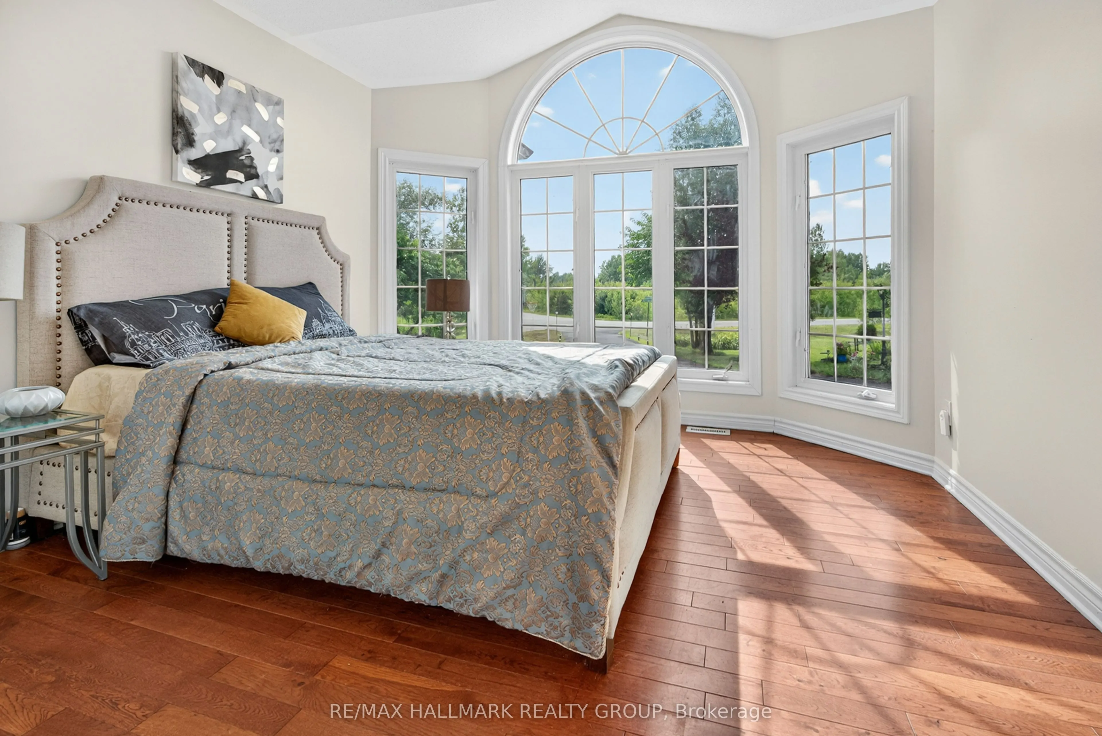 11 Rideau Crossing Crescent