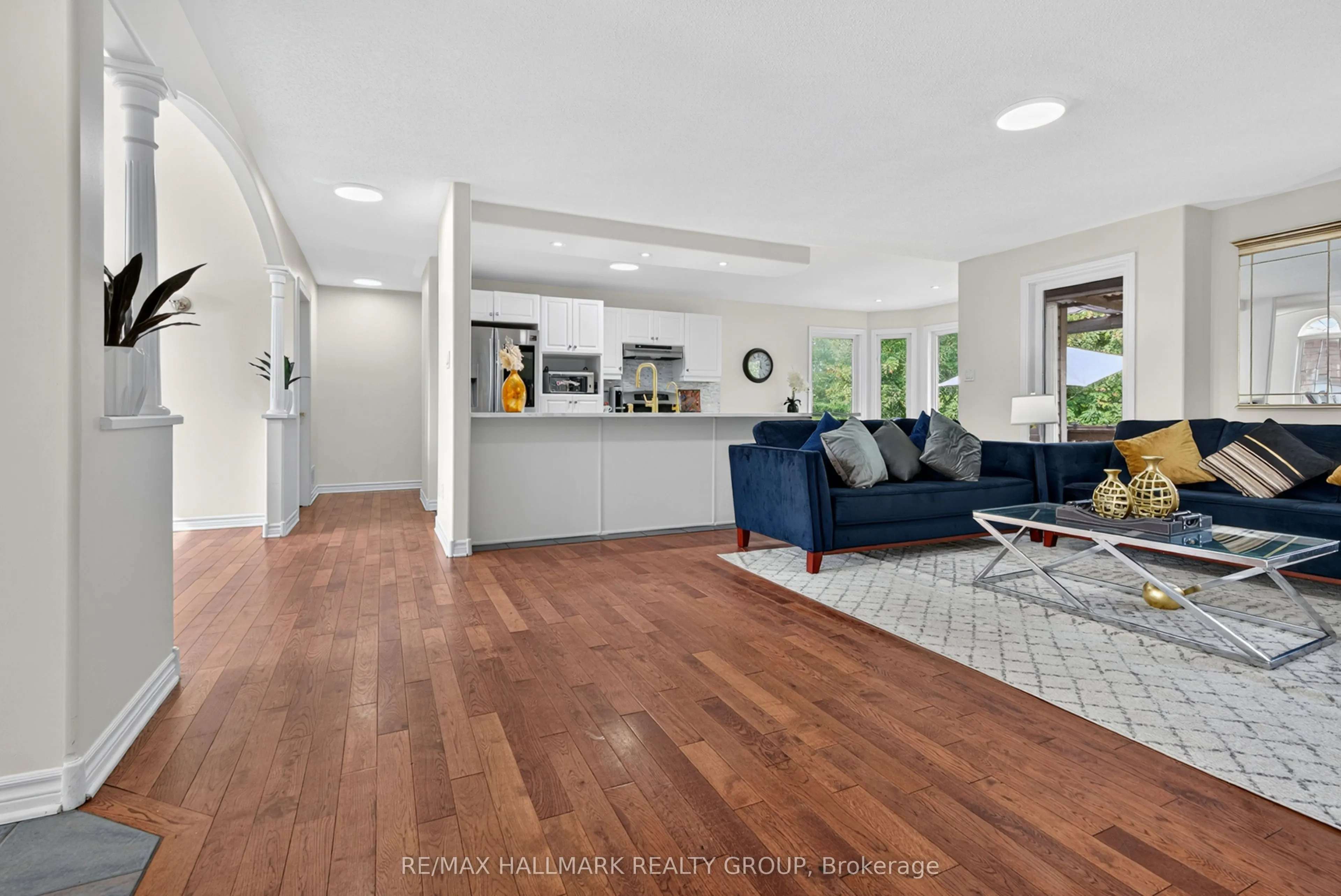 11 Rideau Crossing Crescent