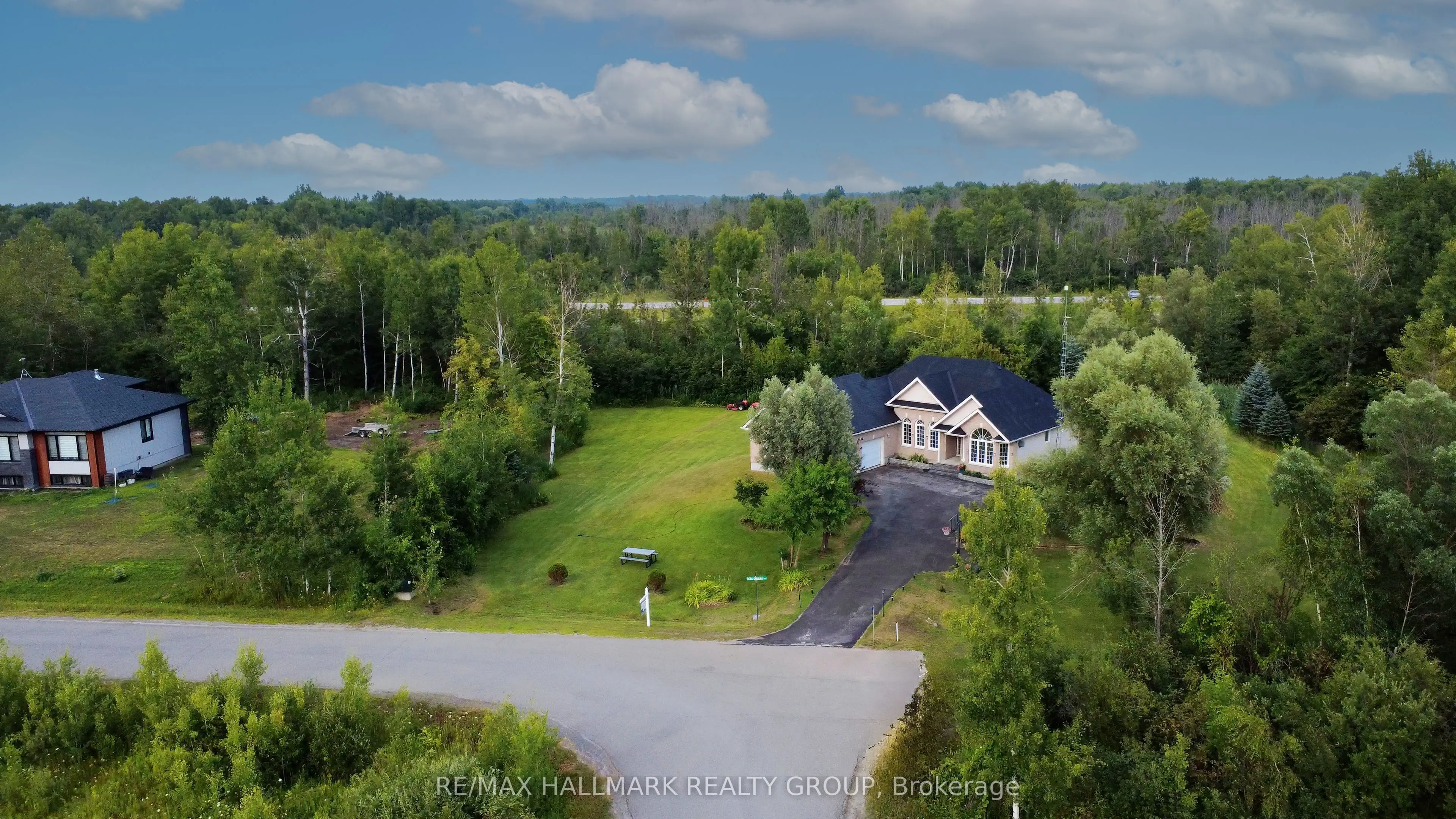 11 Rideau Crossing Crescent
