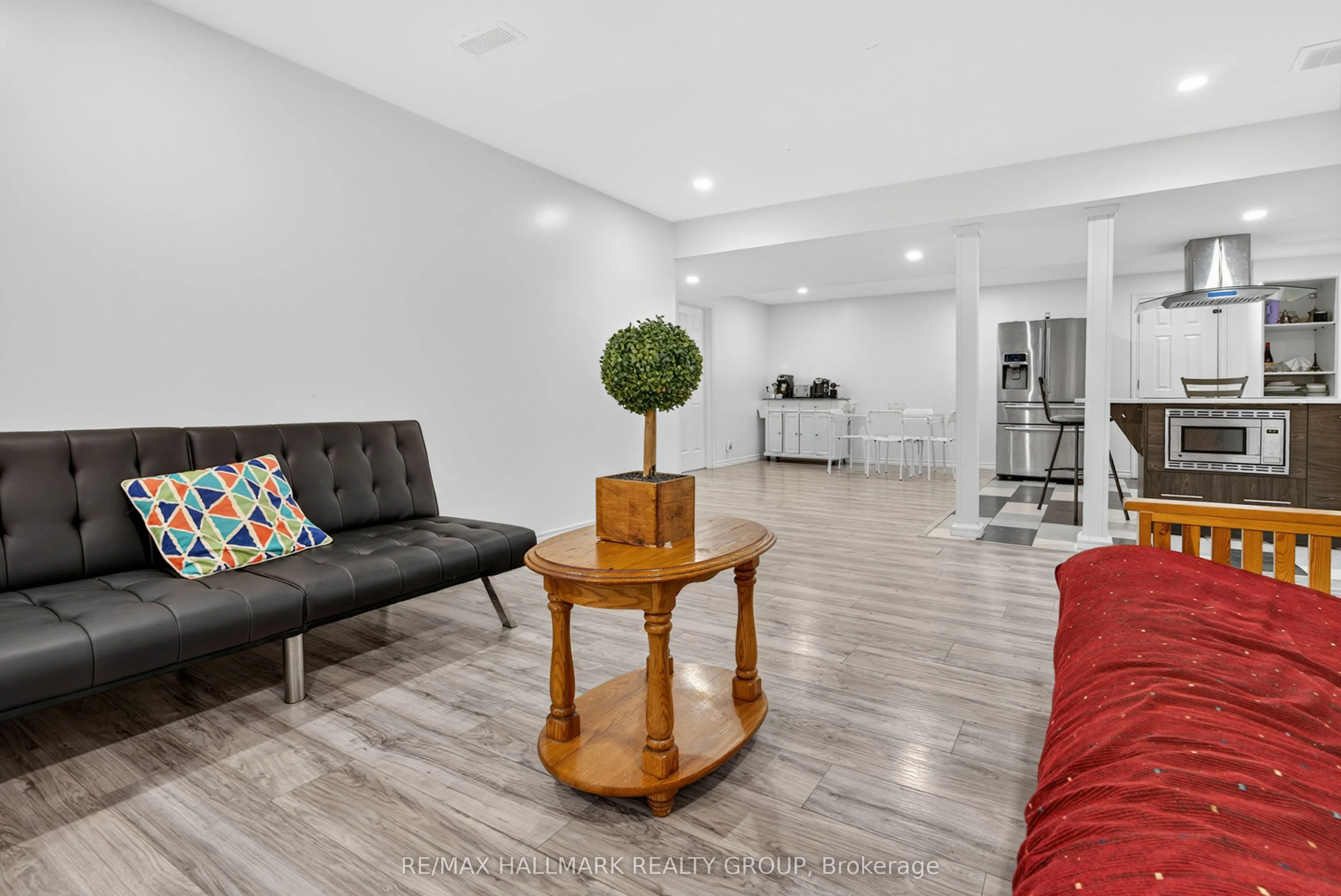 11 Rideau Crossing Crescent