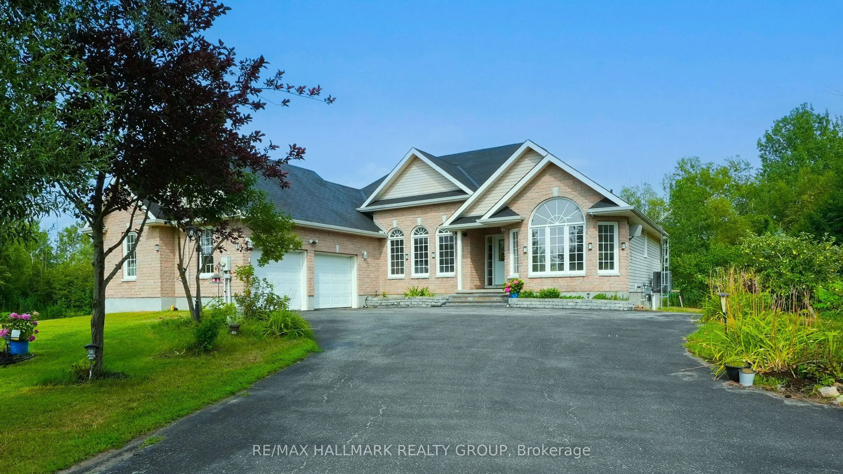 11 Rideau Crossing Crescent