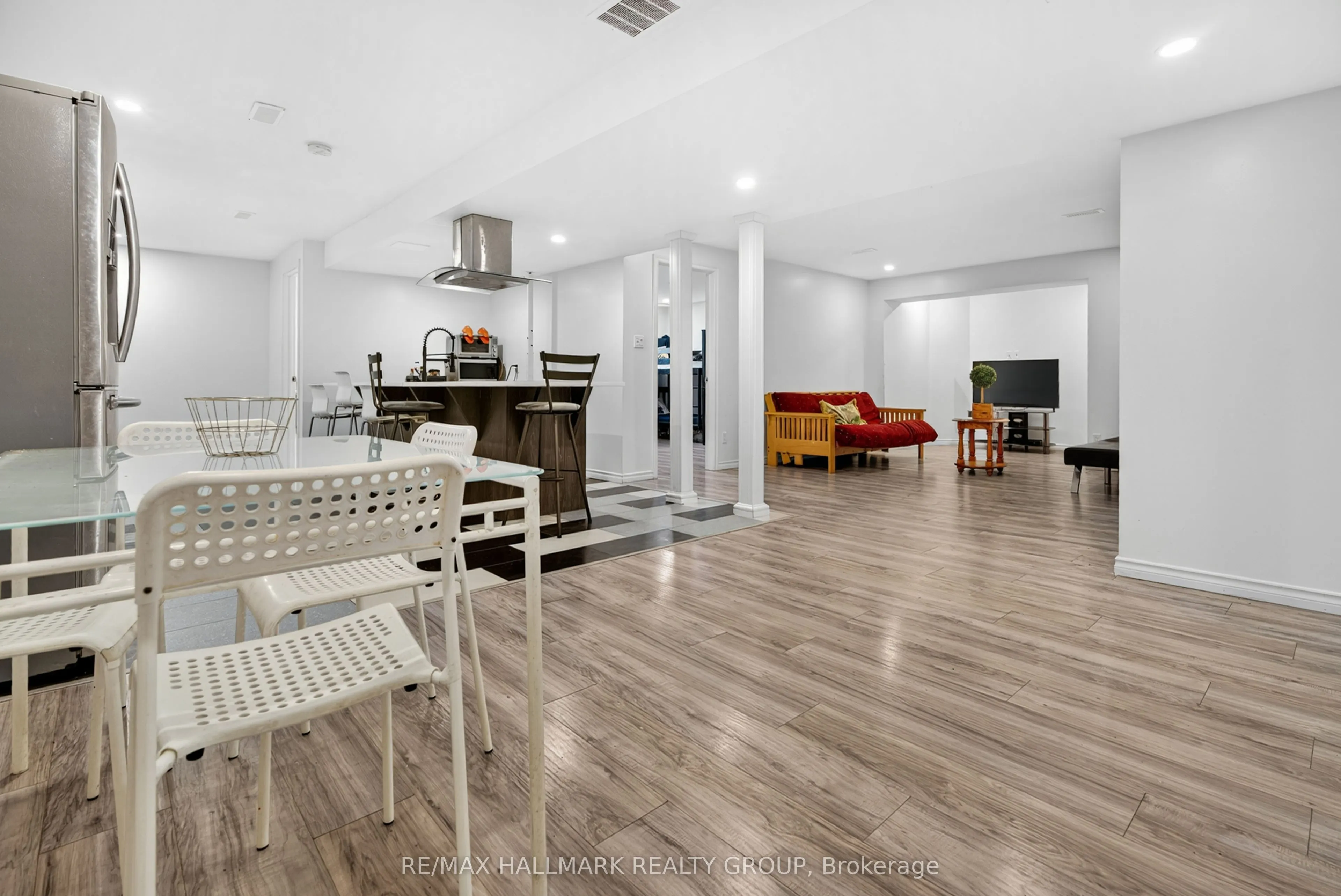 11 Rideau Crossing Crescent